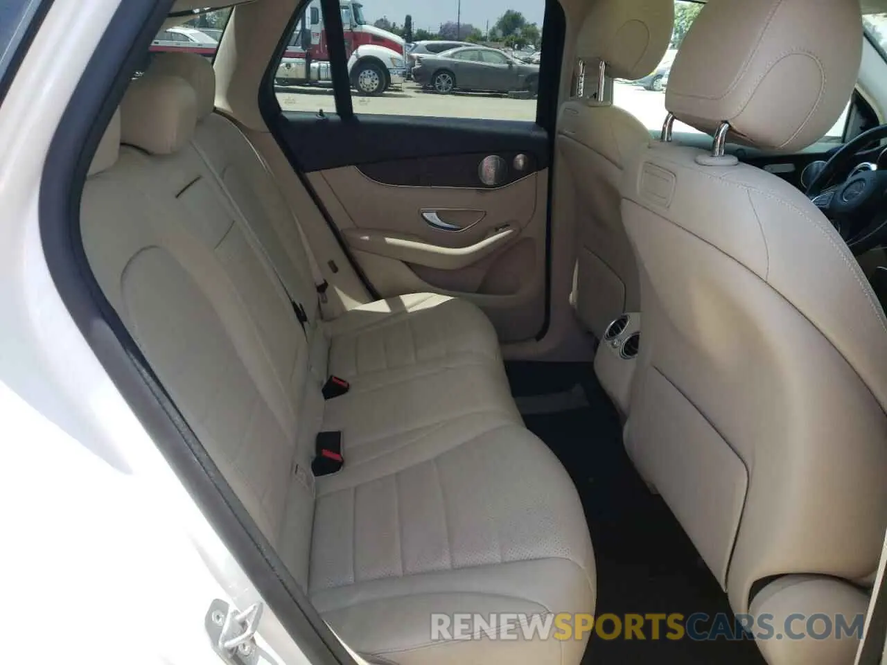 6 fotografías del automóvil dañado WDC0G4KBXKF572821 MERCEDES-BENZ GLC-CLASS 2019