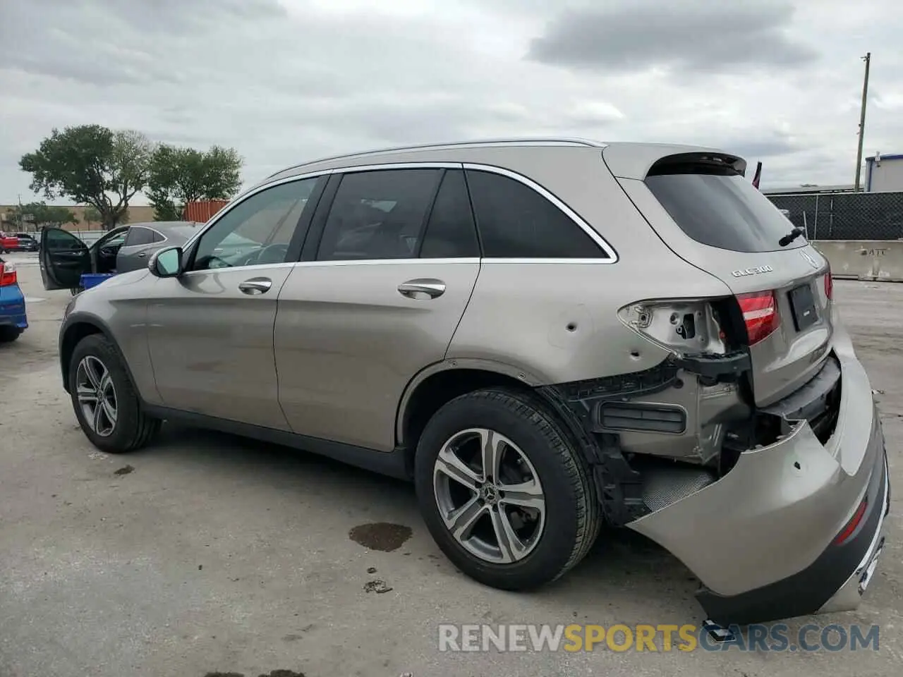 2 fotografías del automóvil dañado WDC0G4KBXKF624867 MERCEDES-BENZ GLC-CLASS 2019