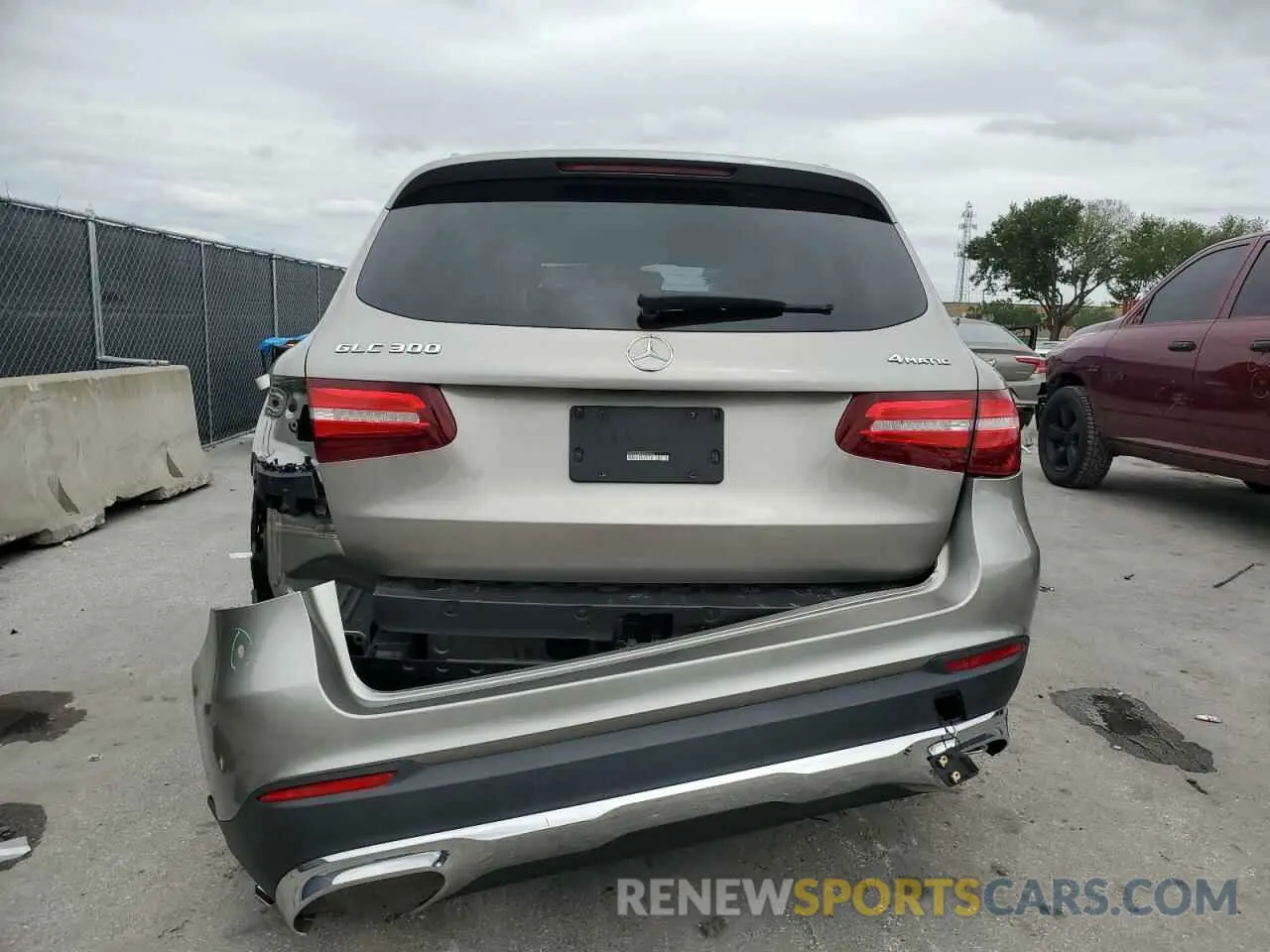 6 fotografías del automóvil dañado WDC0G4KBXKF624867 MERCEDES-BENZ GLC-CLASS 2019