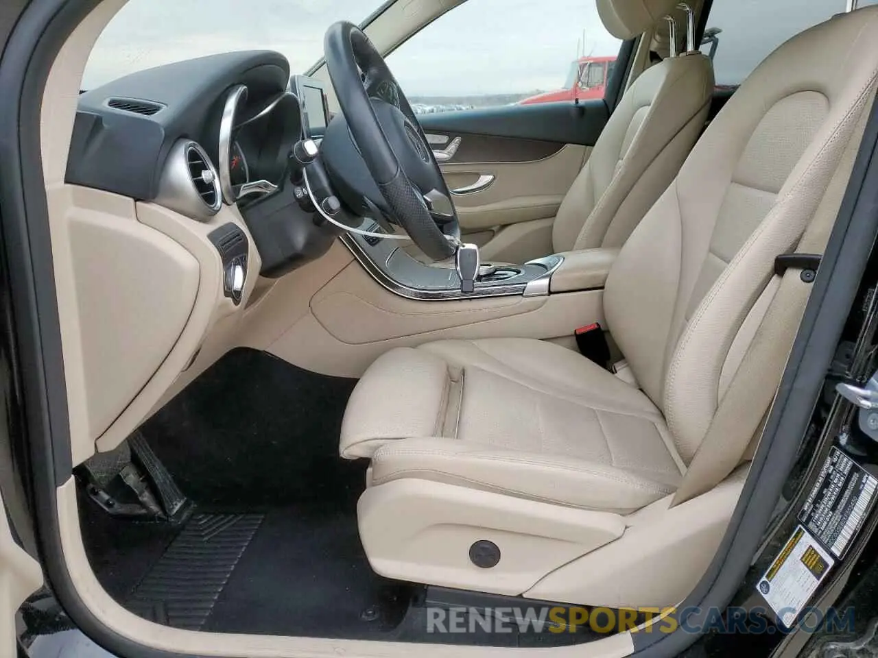 7 fotografías del automóvil dañado WDC0G5EB2KF555450 MERCEDES-BENZ GLC-CLASS 2019