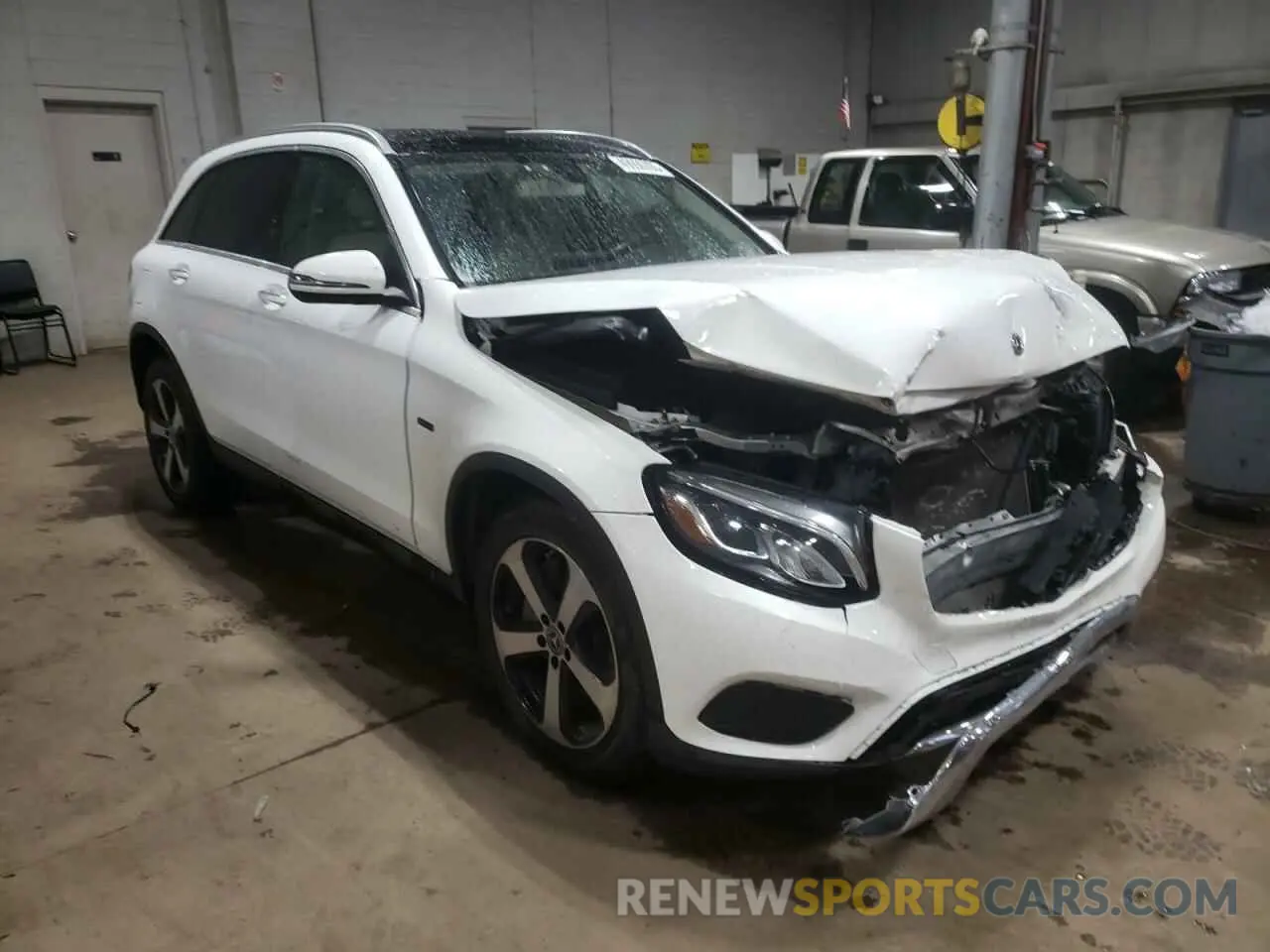 4 fotografías del automóvil dañado WDC0G5EB4KF575392 MERCEDES-BENZ GLC-CLASS 2019