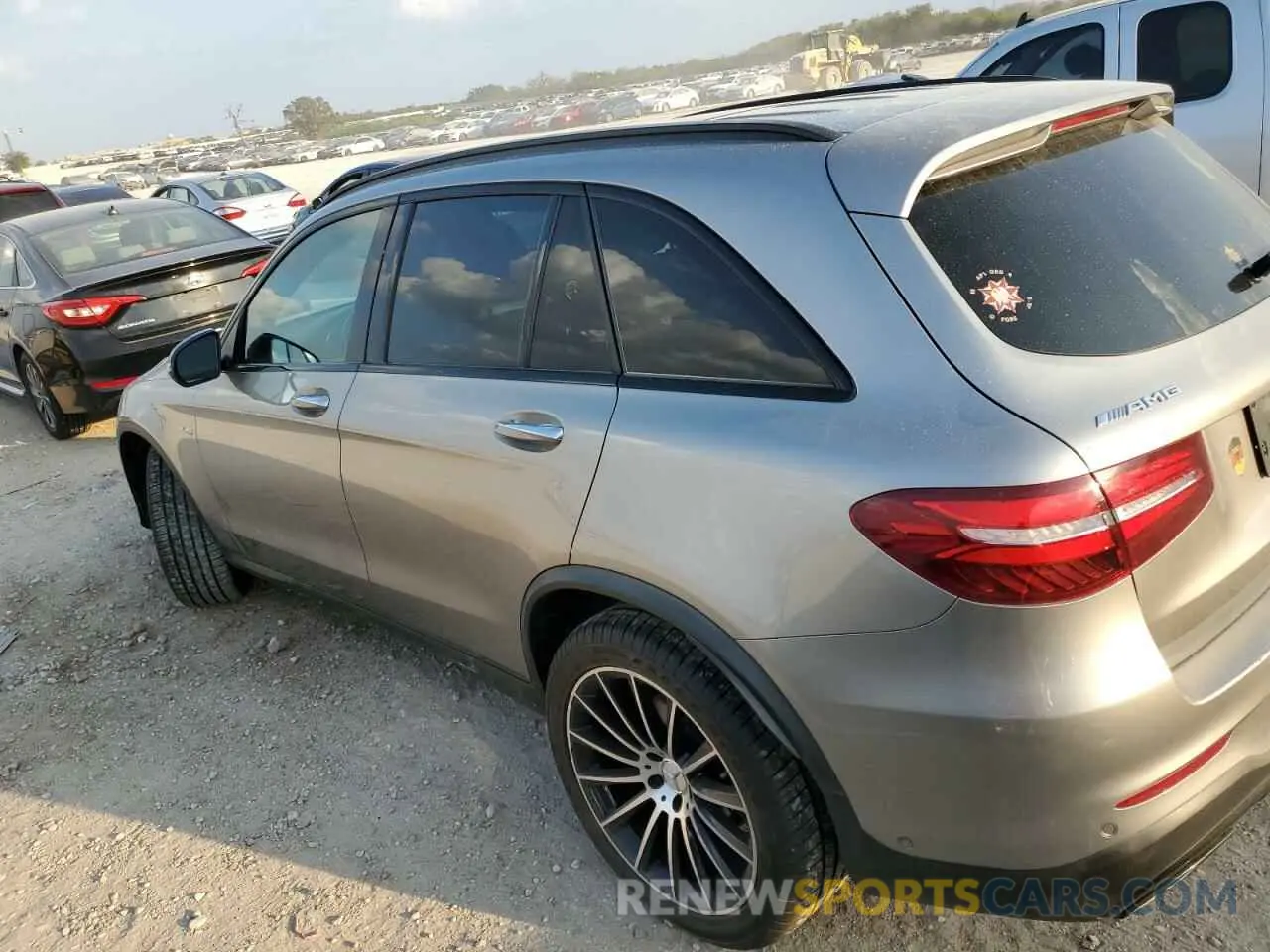 2 fotografías del automóvil dañado WDC0G6EB0KF493262 MERCEDES-BENZ GLC-CLASS 2019