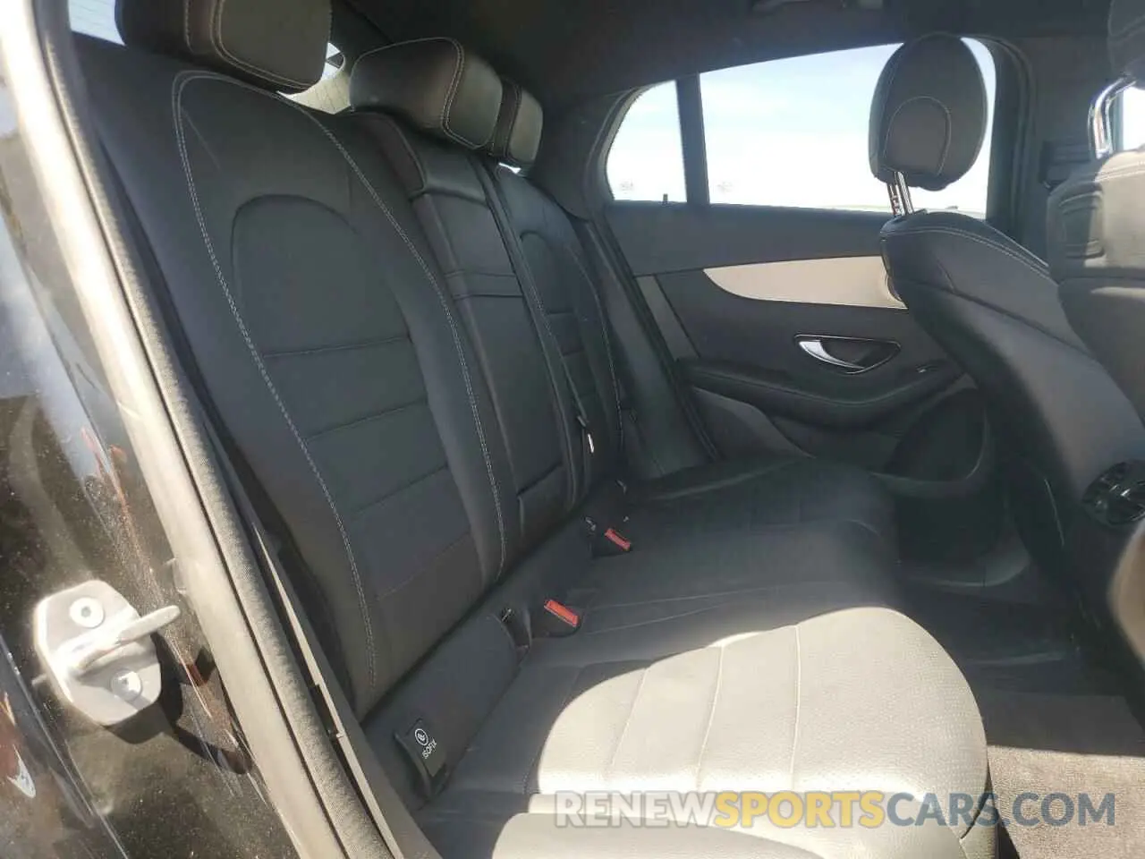 11 fotografías del automóvil dañado WDC0J4KB0KF583554 MERCEDES-BENZ GLC-CLASS 2019