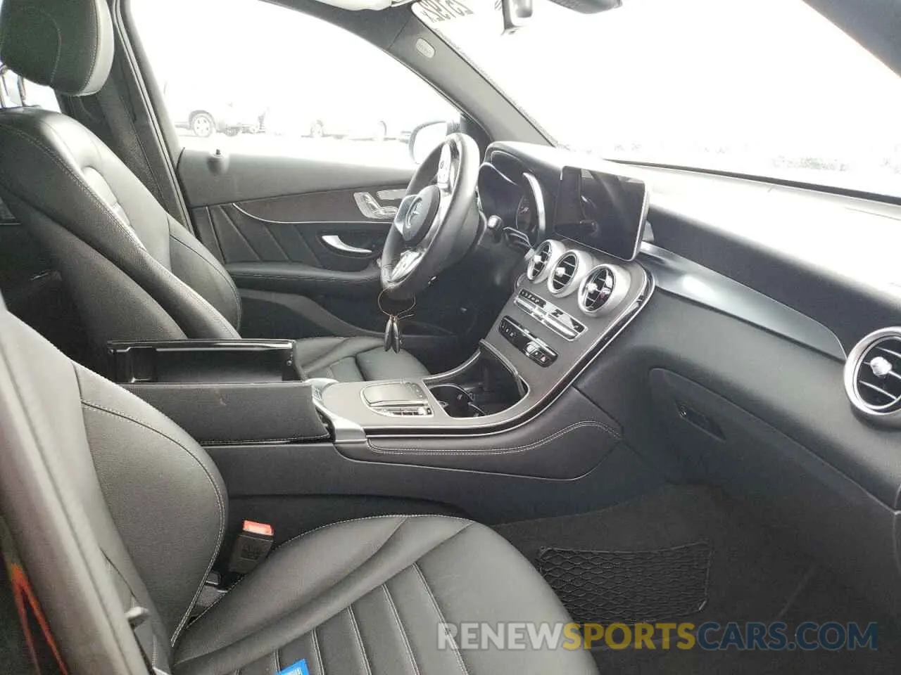 5 fotografías del automóvil dañado WDC0G8DB0LF696361 MERCEDES-BENZ GLC-CLASS 2020