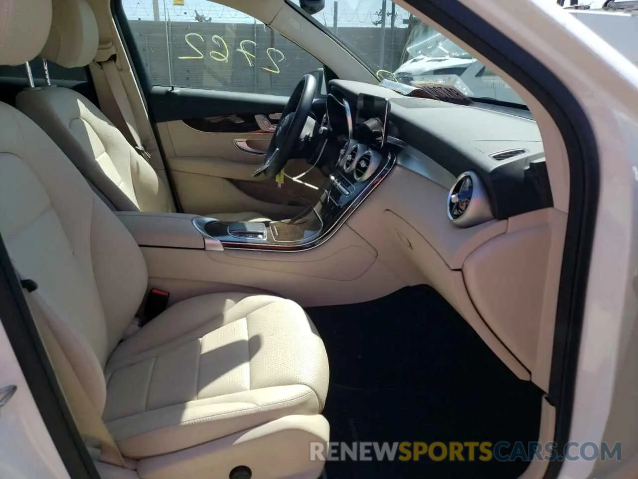 5 fotografías del automóvil dañado W1N0G8DB4MF941498 MERCEDES-BENZ GLC-CLASS 2021