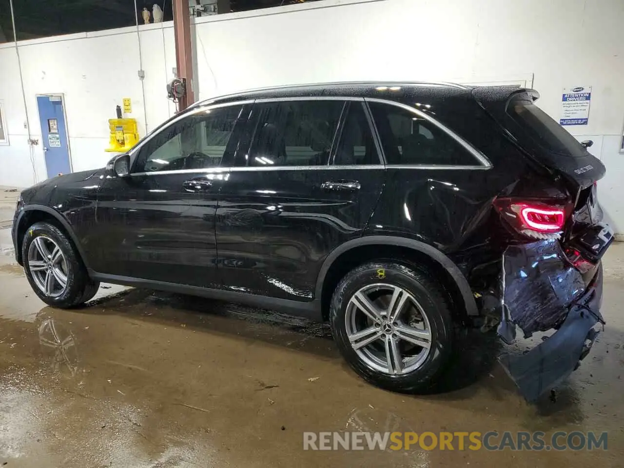 2 fotografías del automóvil dañado W1N0G8EB9NG071984 MERCEDES-BENZ GLC-CLASS 2022