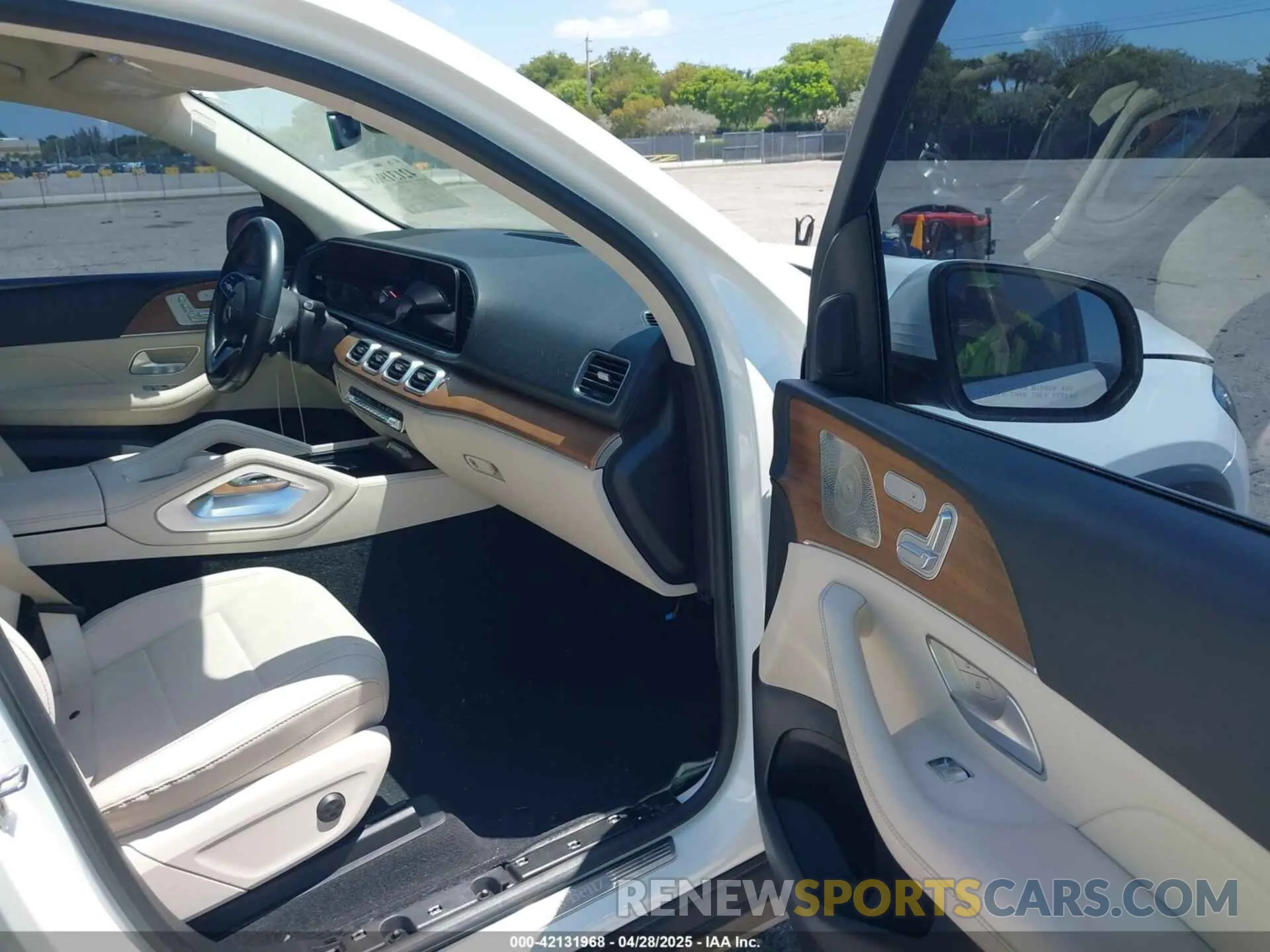 5 fotografías del automóvil dañado 4JGFB4JB5NA703411 MERCEDES-BENZ GLE 350 2022