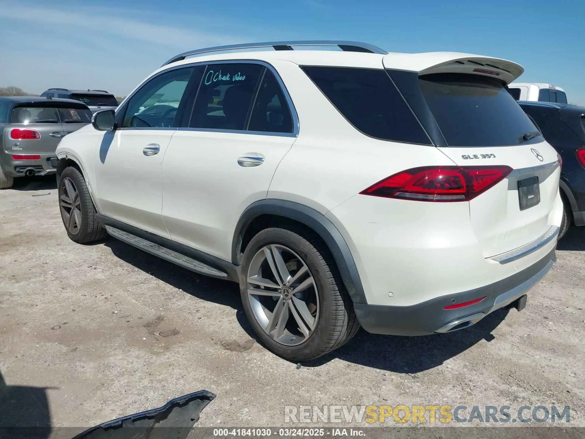3 fotografías del automóvil dañado 4JGFB4JB7NA691861 MERCEDES-BENZ GLE 350 2022