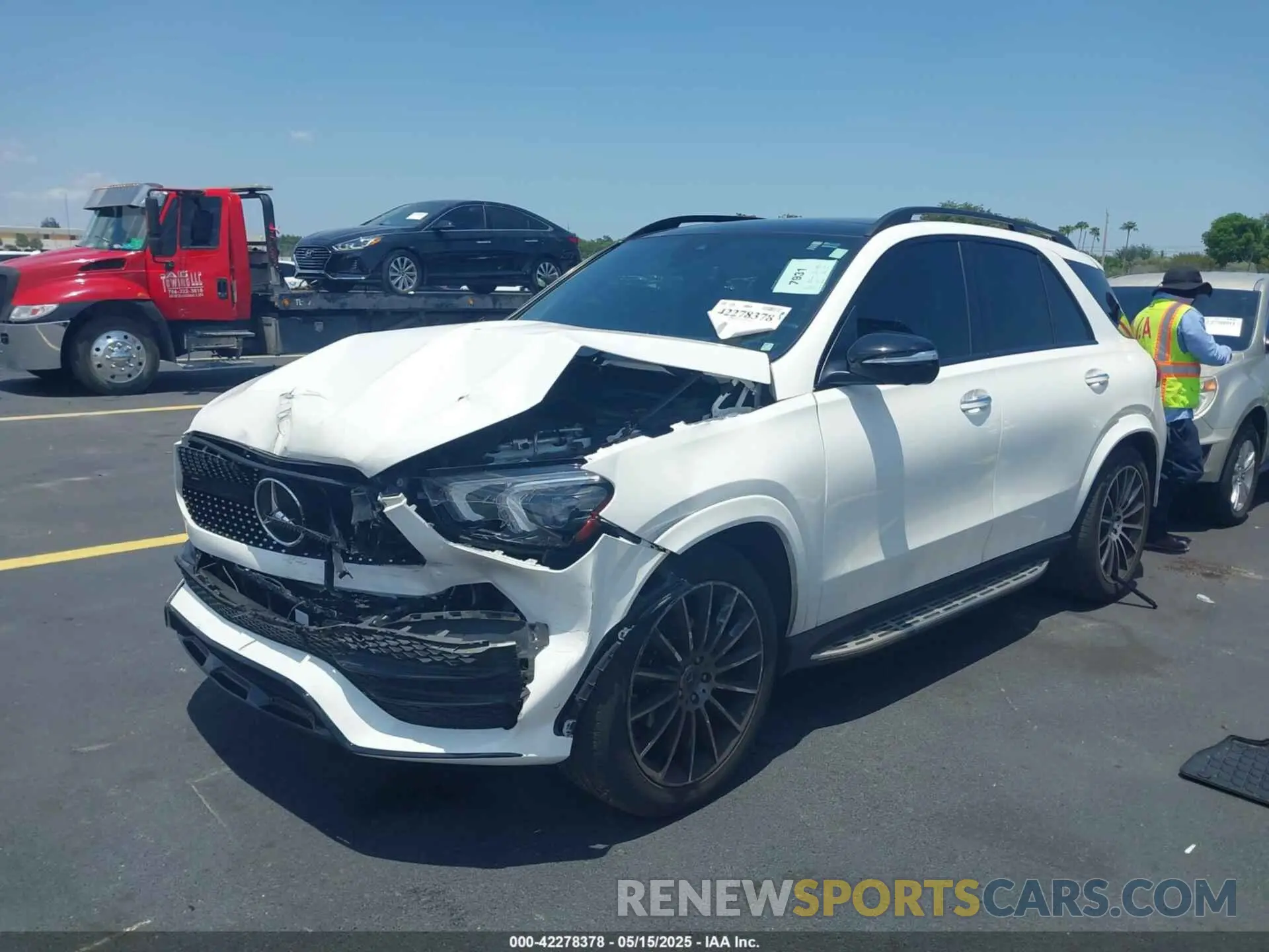 2 fotografías del automóvil dañado 4JGFB4JB6PA945952 MERCEDES-BENZ GLE 350 2023