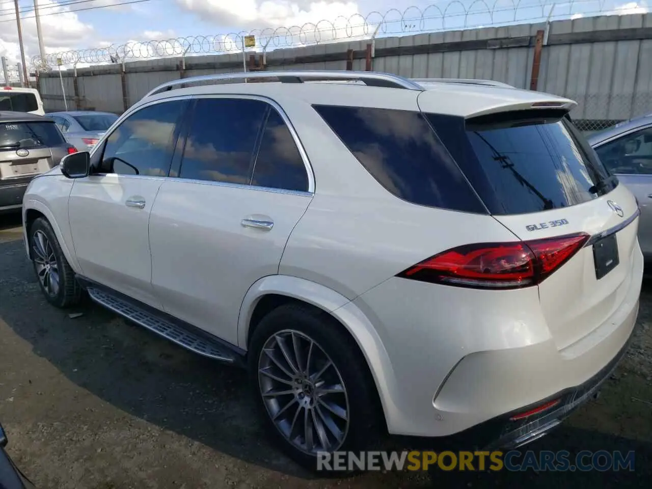 2 fotografías del automóvil dañado 4JGFB4JB0MA484369 MERCEDES-BENZ GLE-CLASS 2021