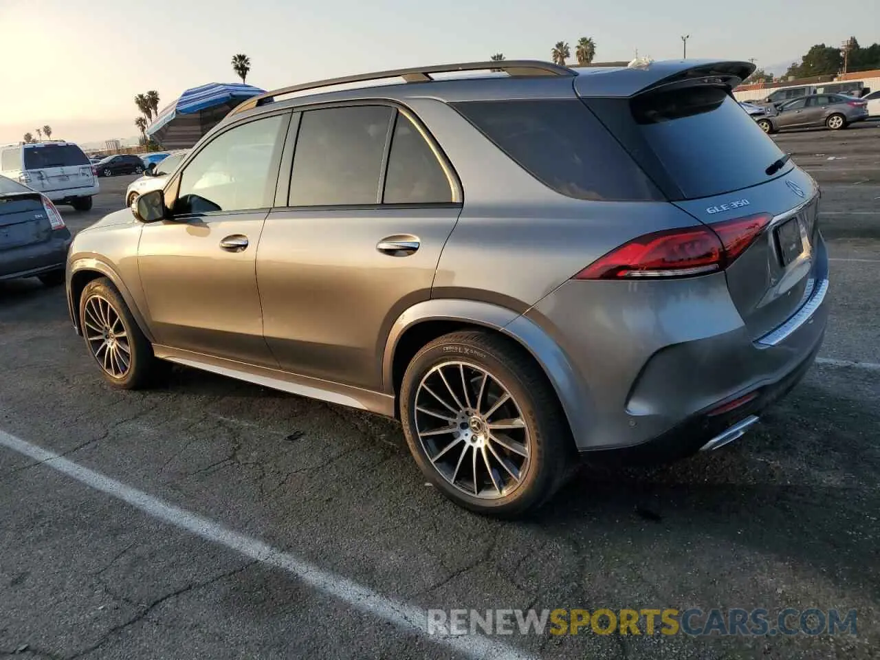 2 fotografías del automóvil dañado 4JGFB4JB2NA814840 MERCEDES-BENZ GLE-CLASS 2022