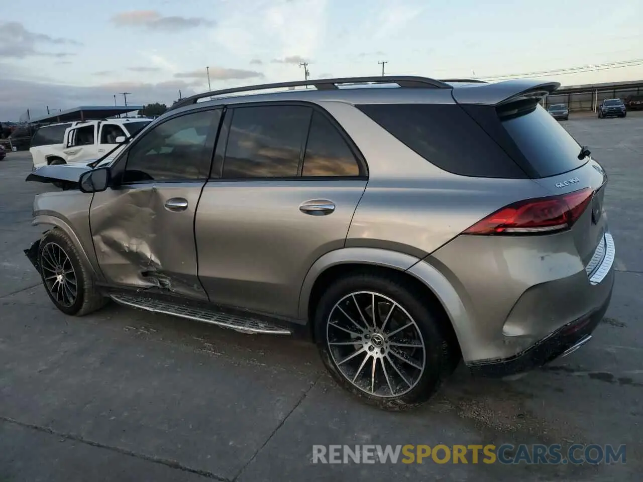 2 fotografías del automóvil dañado 4JGFB4JB9NA677220 MERCEDES-BENZ GLE-CLASS 2022