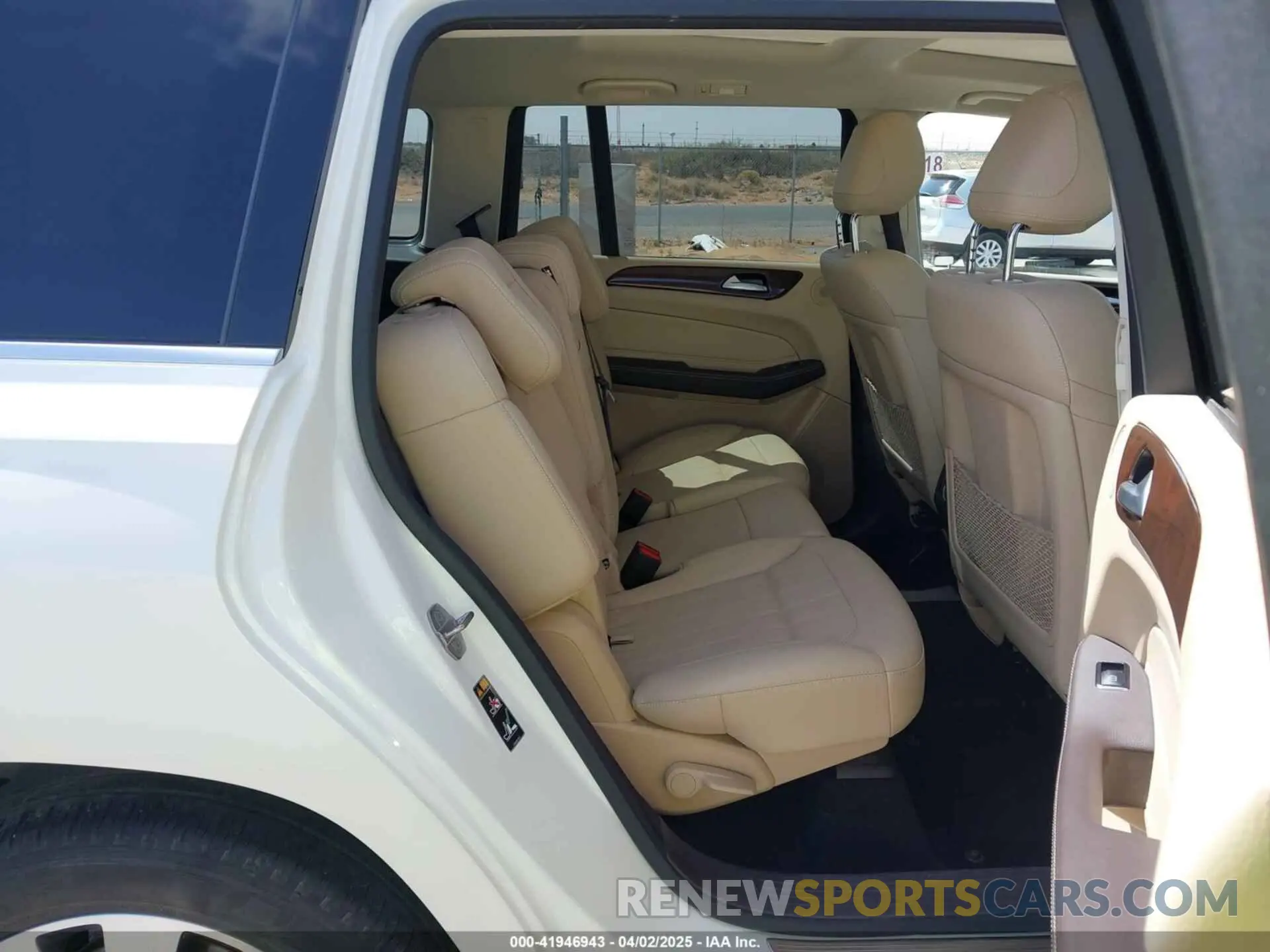 8 fotografías del automóvil dañado 4JGDF6EE3KB224583 MERCEDES-BENZ GLS 450 2019