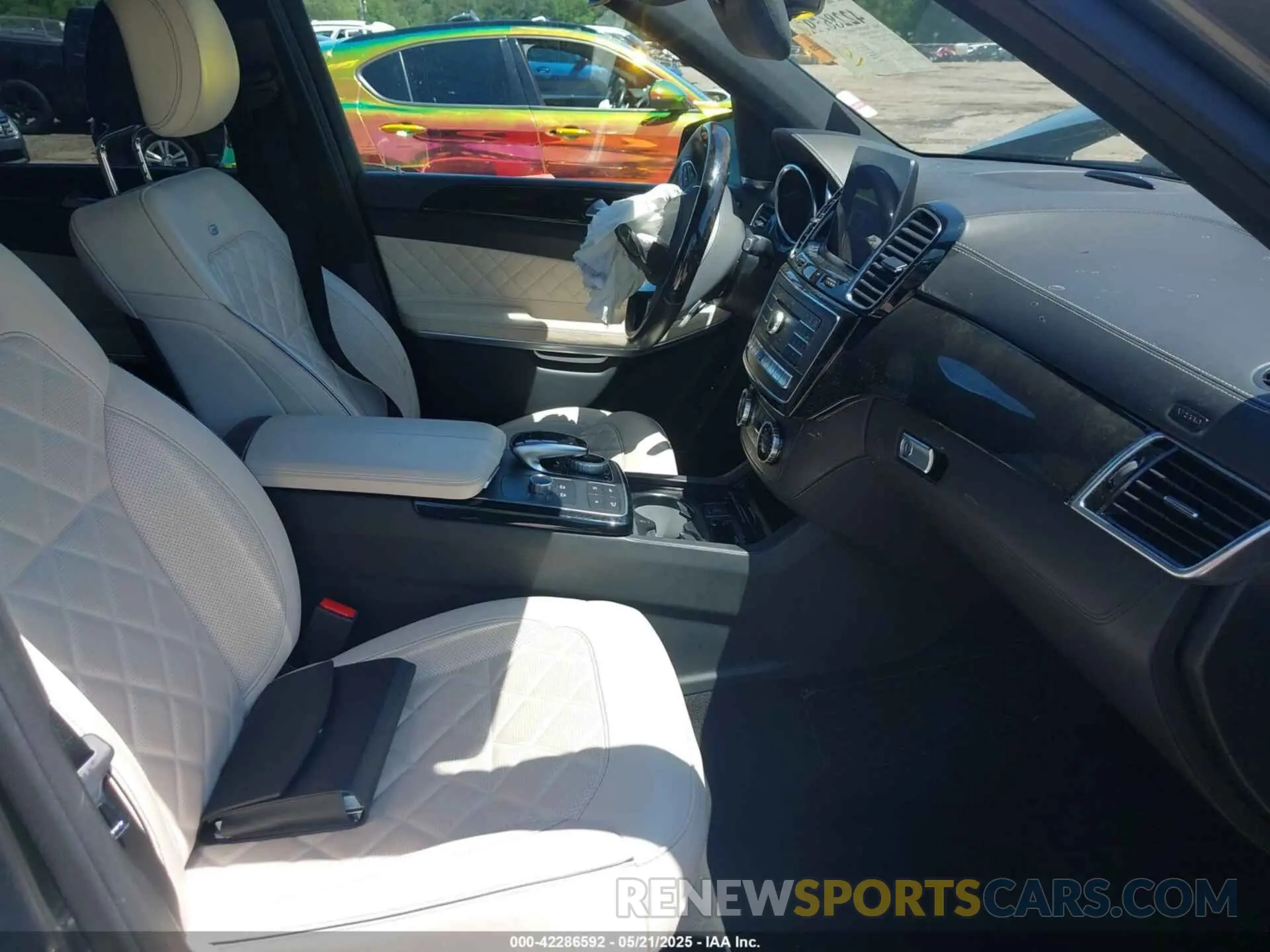 5 fotografías del automóvil dañado 4JGDF7DE4KB235003 MERCEDES-BENZ GLS 550 2019