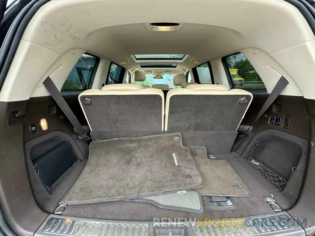 12 fotografías del automóvil dañado 4JGDF6EE6KB216140 MERCEDES-BENZ GLS-CLASS 2019