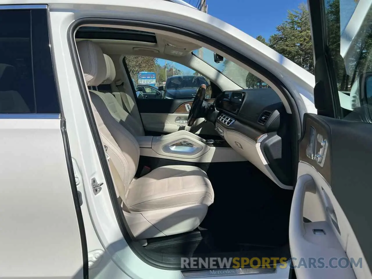 5 fotografías del automóvil dañado 4JGFF5KE1NA735534 MERCEDES-BENZ GLS-CLASS 2022