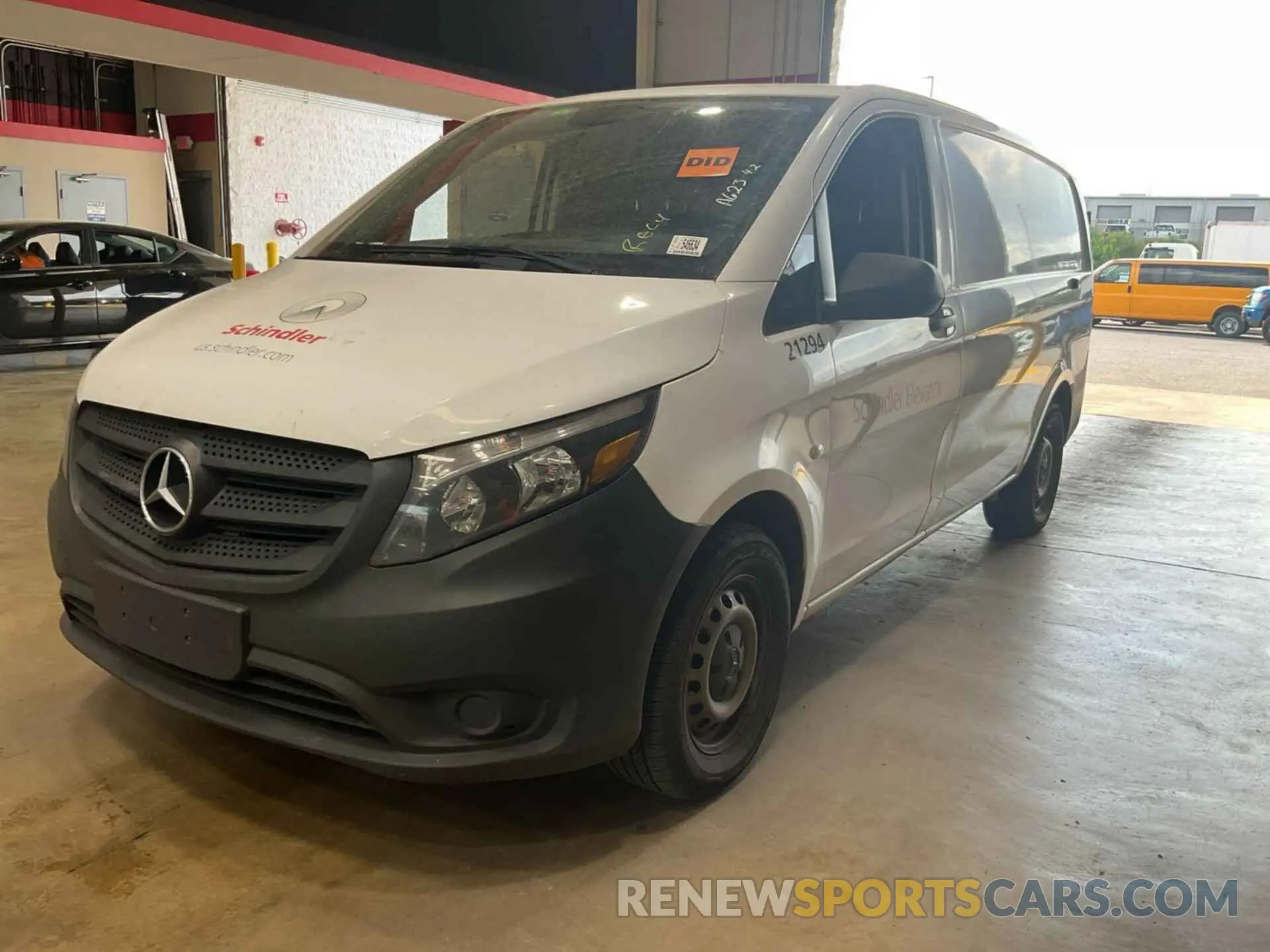 2 fotografías del automóvil dañado W1YV0BEY0M3905399 MERCEDES-BENZ METRIS 2021
