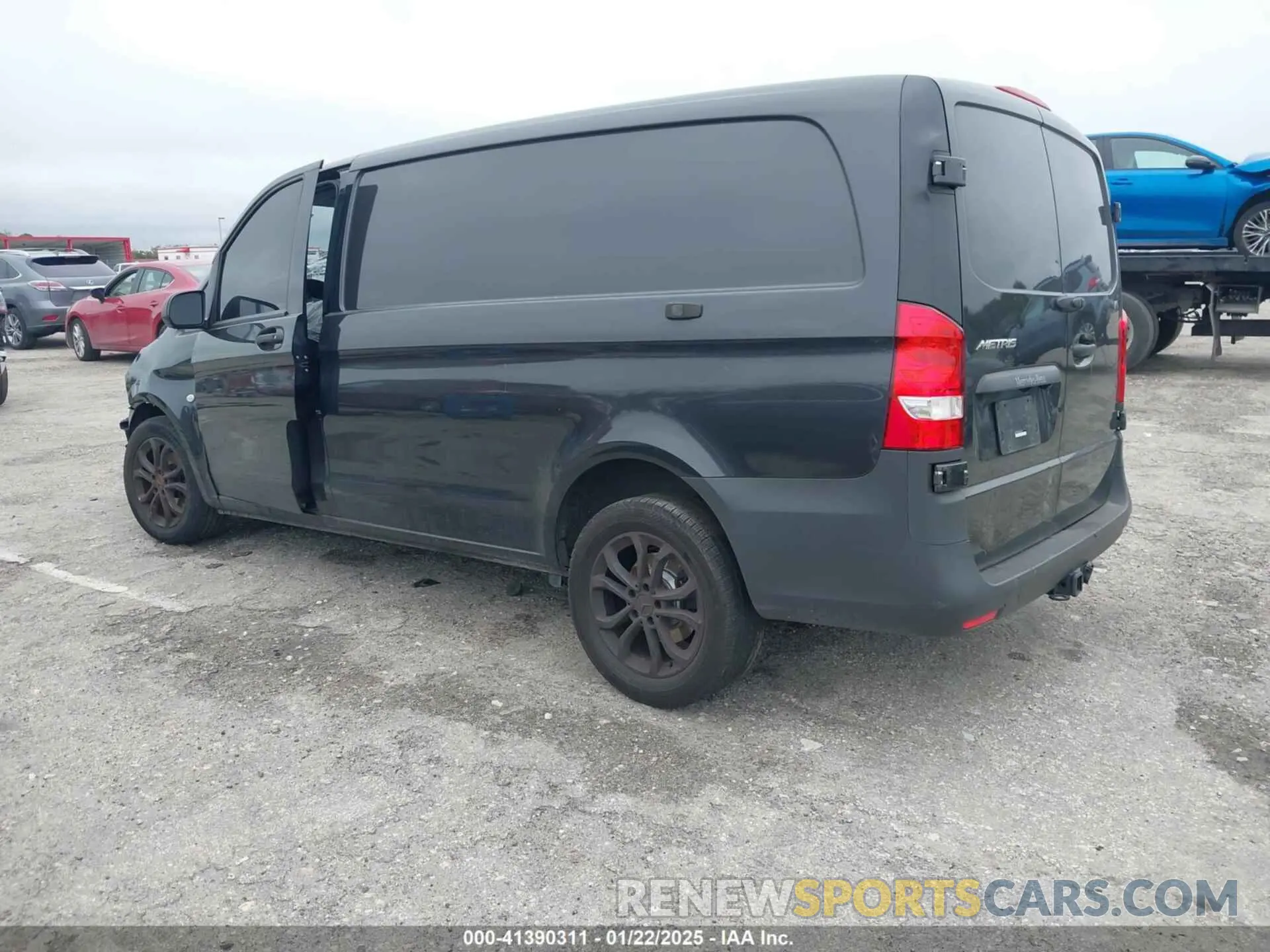 3 fotografías del automóvil dañado W1YV0BEY4M3827547 MERCEDES-BENZ METRIS 2021