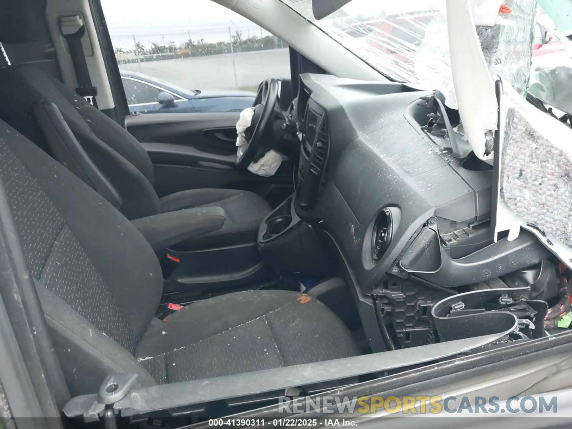 5 fotografías del automóvil dañado W1YV0BEY4M3827547 MERCEDES-BENZ METRIS 2021