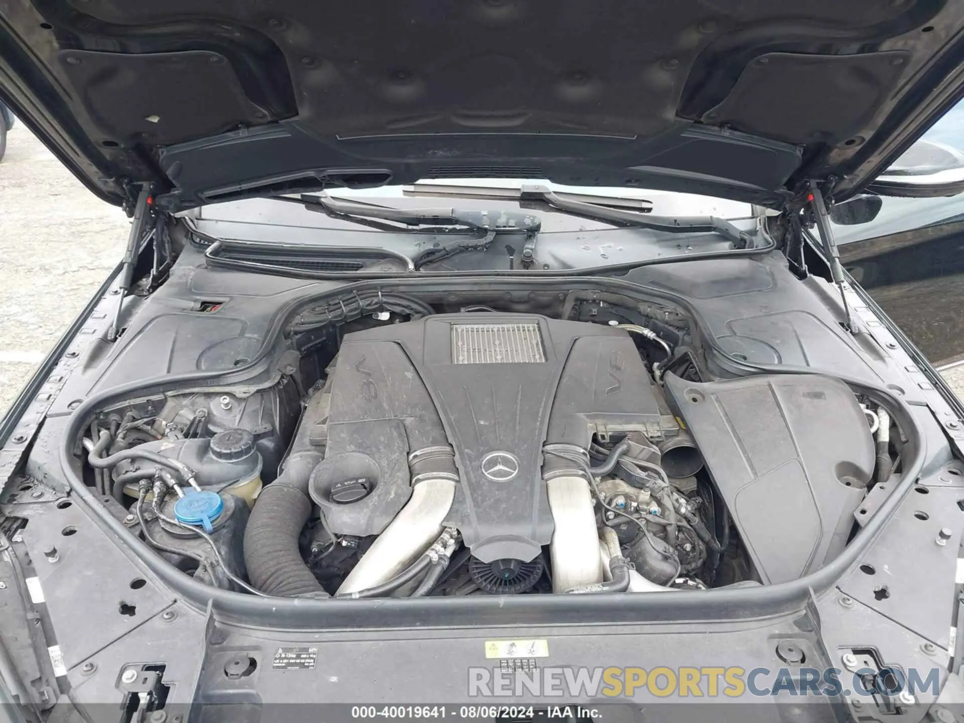 10 fotografías del automóvil dañado WDDUG8FB7FA140818 MERCEDES-BENZ S 2015