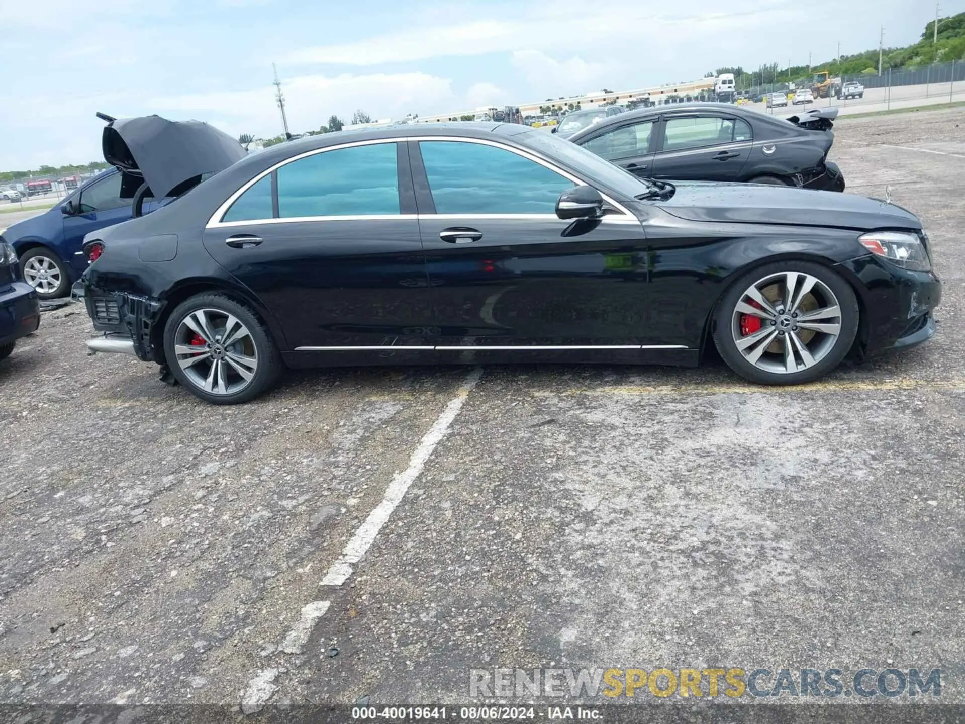 13 fotografías del automóvil dañado WDDUG8FB7FA140818 MERCEDES-BENZ S 2015