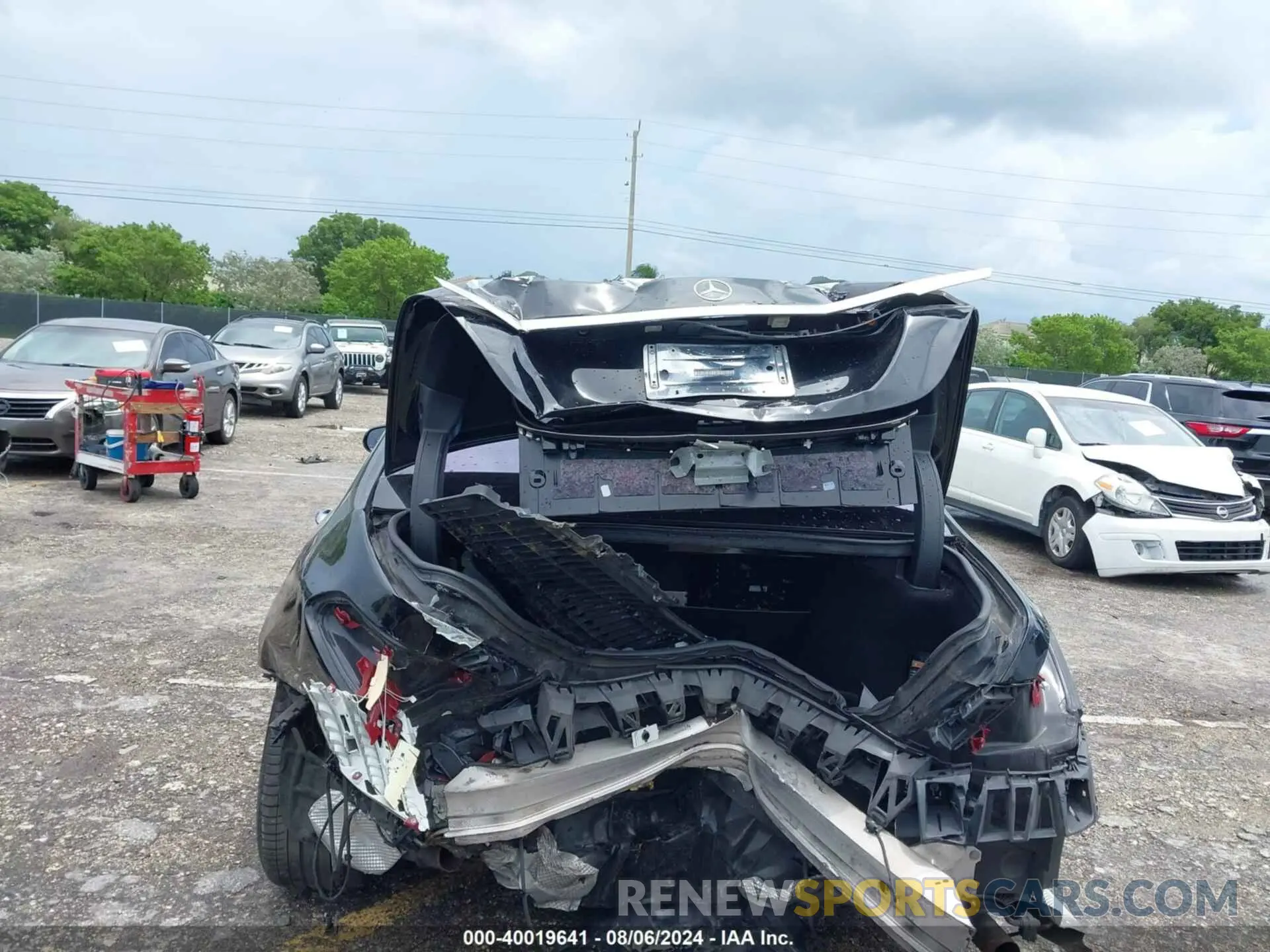 16 fotografías del automóvil dañado WDDUG8FB7FA140818 MERCEDES-BENZ S 2015