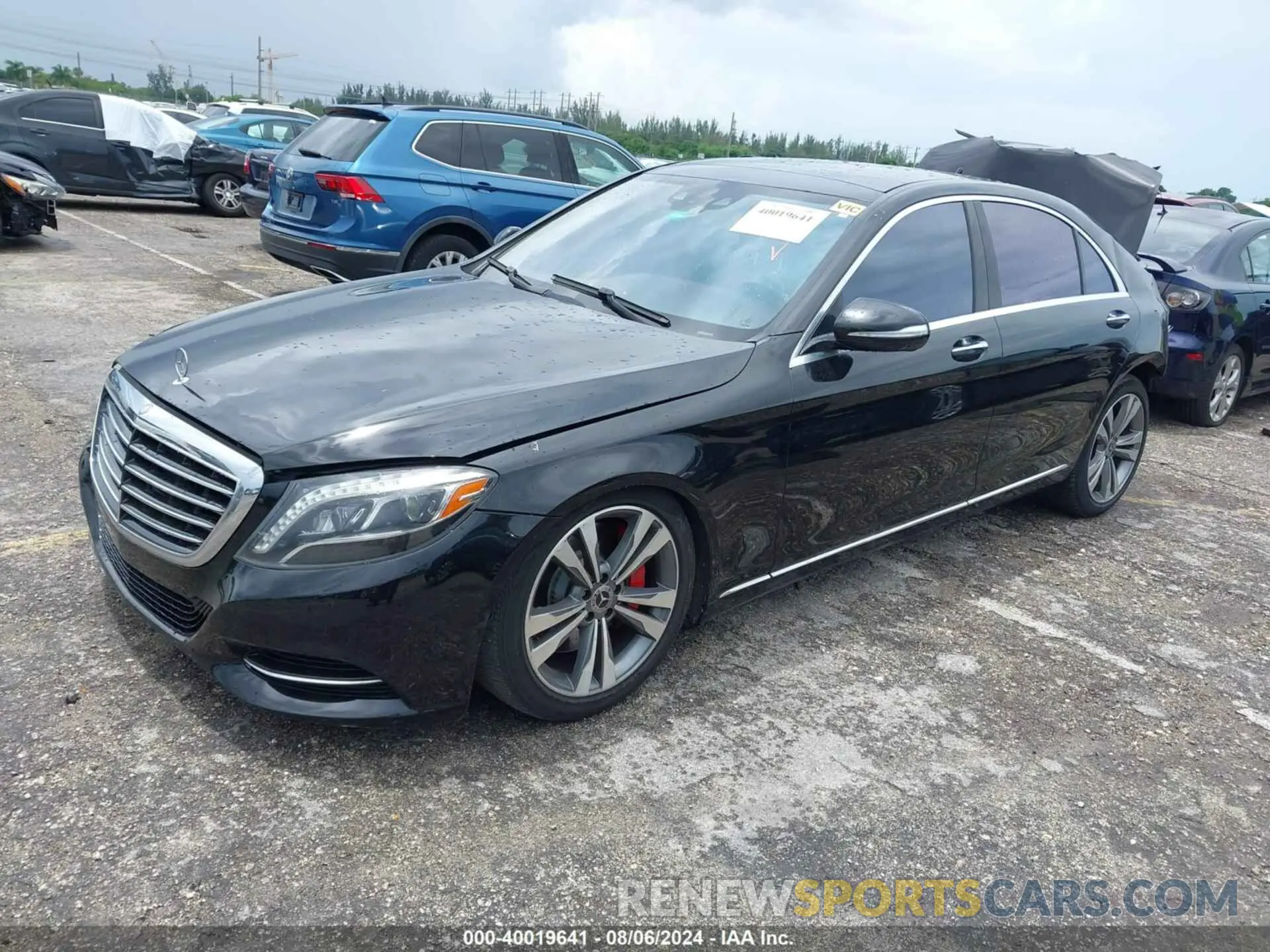 2 fotografías del automóvil dañado WDDUG8FB7FA140818 MERCEDES-BENZ S 2015