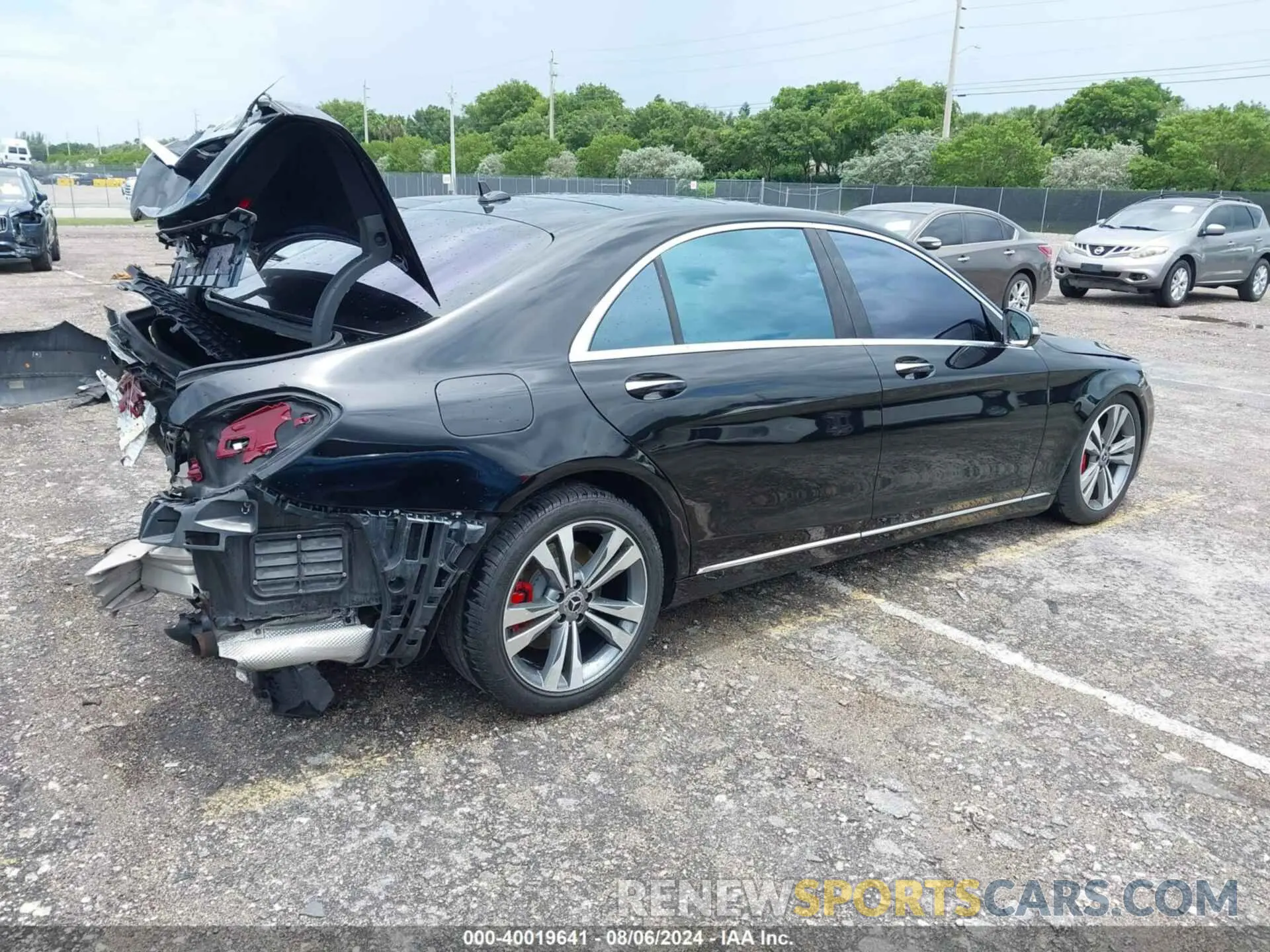4 fotografías del automóvil dañado WDDUG8FB7FA140818 MERCEDES-BENZ S 2015