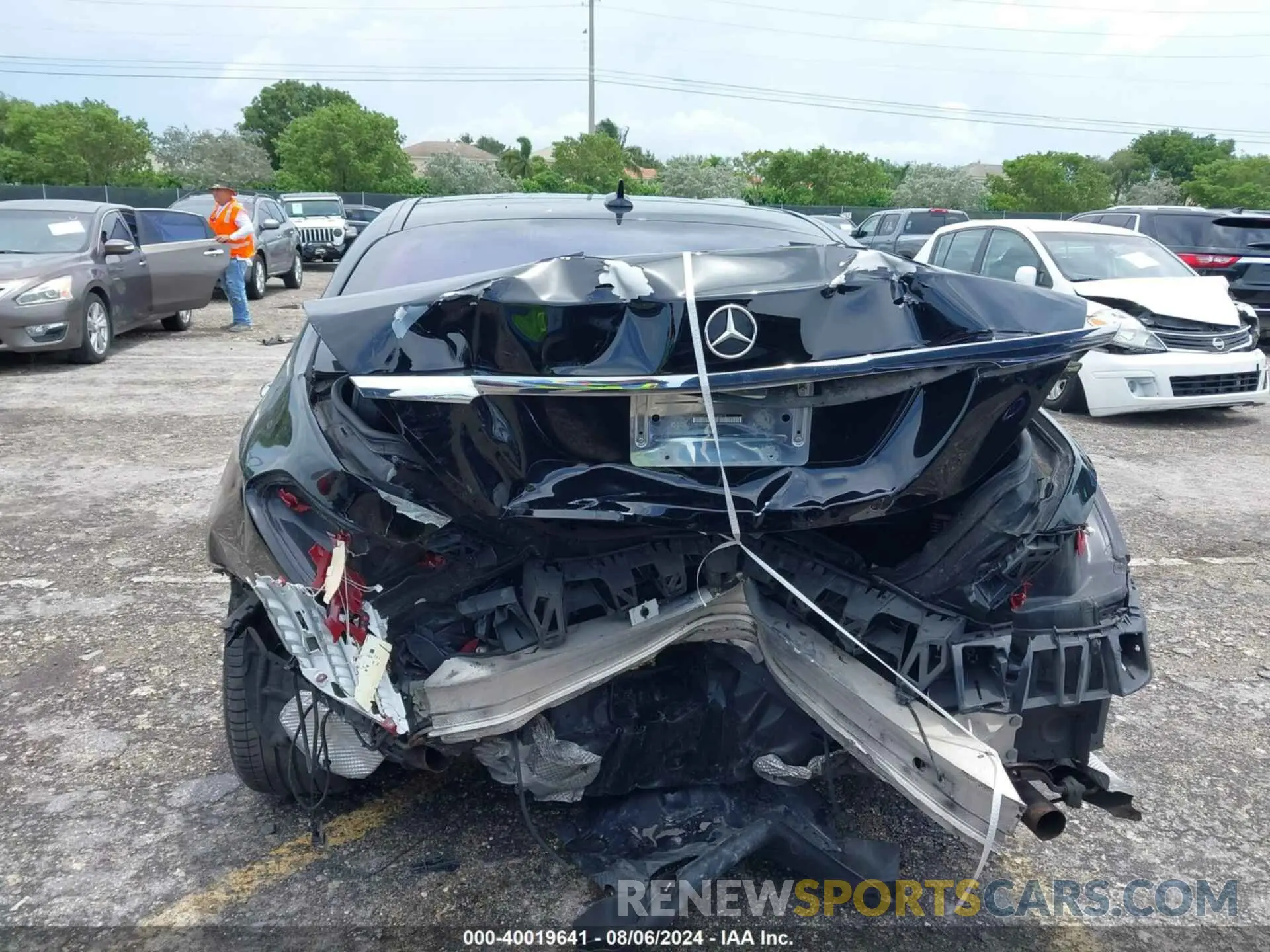 6 fotografías del automóvil dañado WDDUG8FB7FA140818 MERCEDES-BENZ S 2015