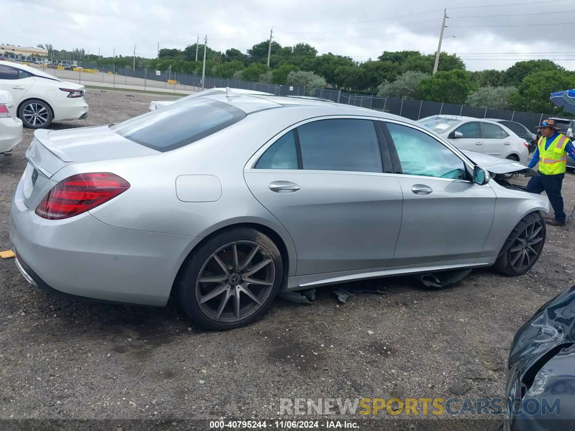 14 fotografías del automóvil dañado WDDUG8DB4LA524151 MERCEDES-BENZ S 2020