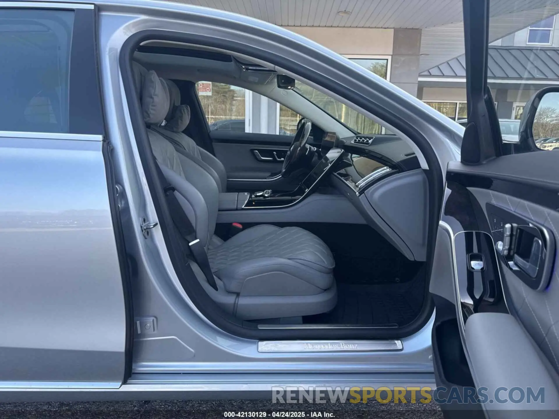 5 fotografías del automóvil dañado W1K6G7GB5NA078108 MERCEDES-BENZ S 2022