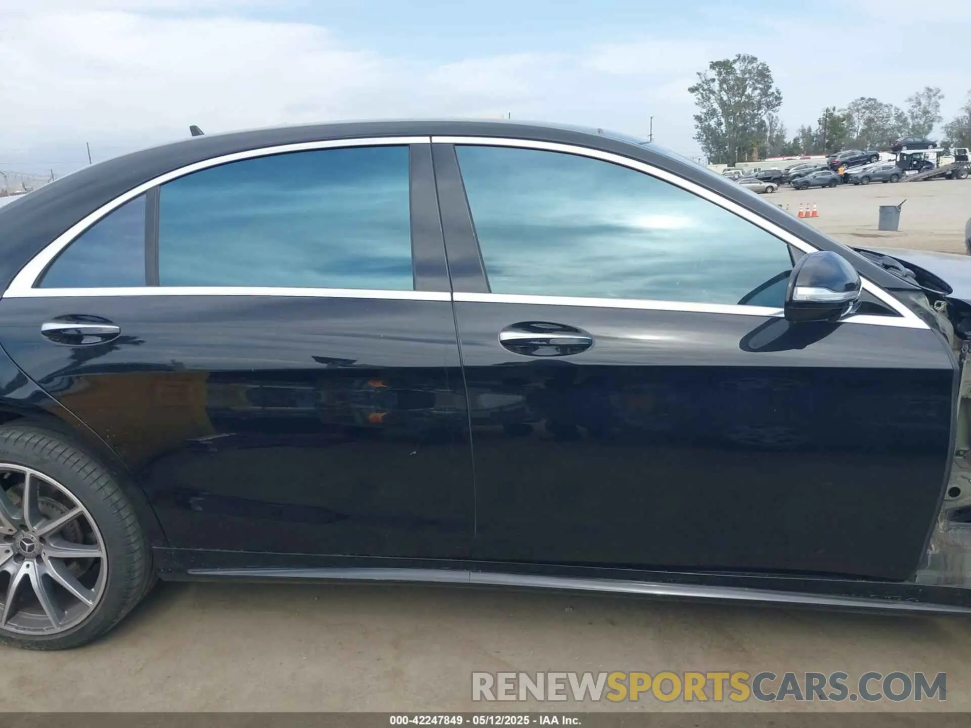 14 fotografías del automóvil dañado WDDUG6GB2LA517568 MERCEDES-BENZ S 450 2020