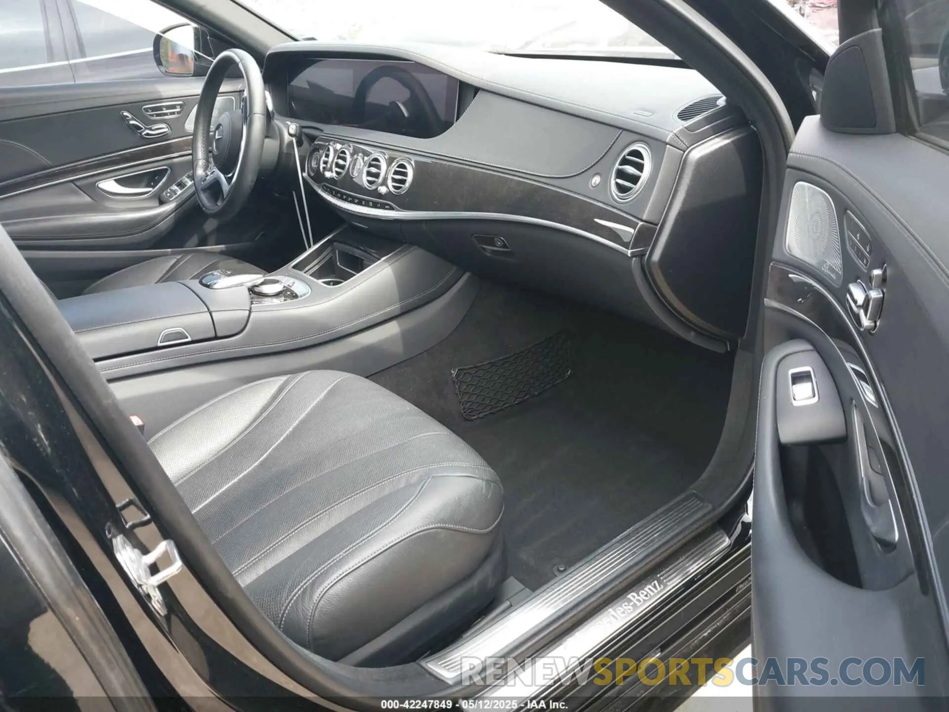 5 fotografías del automóvil dañado WDDUG6GB2LA517568 MERCEDES-BENZ S 450 2020