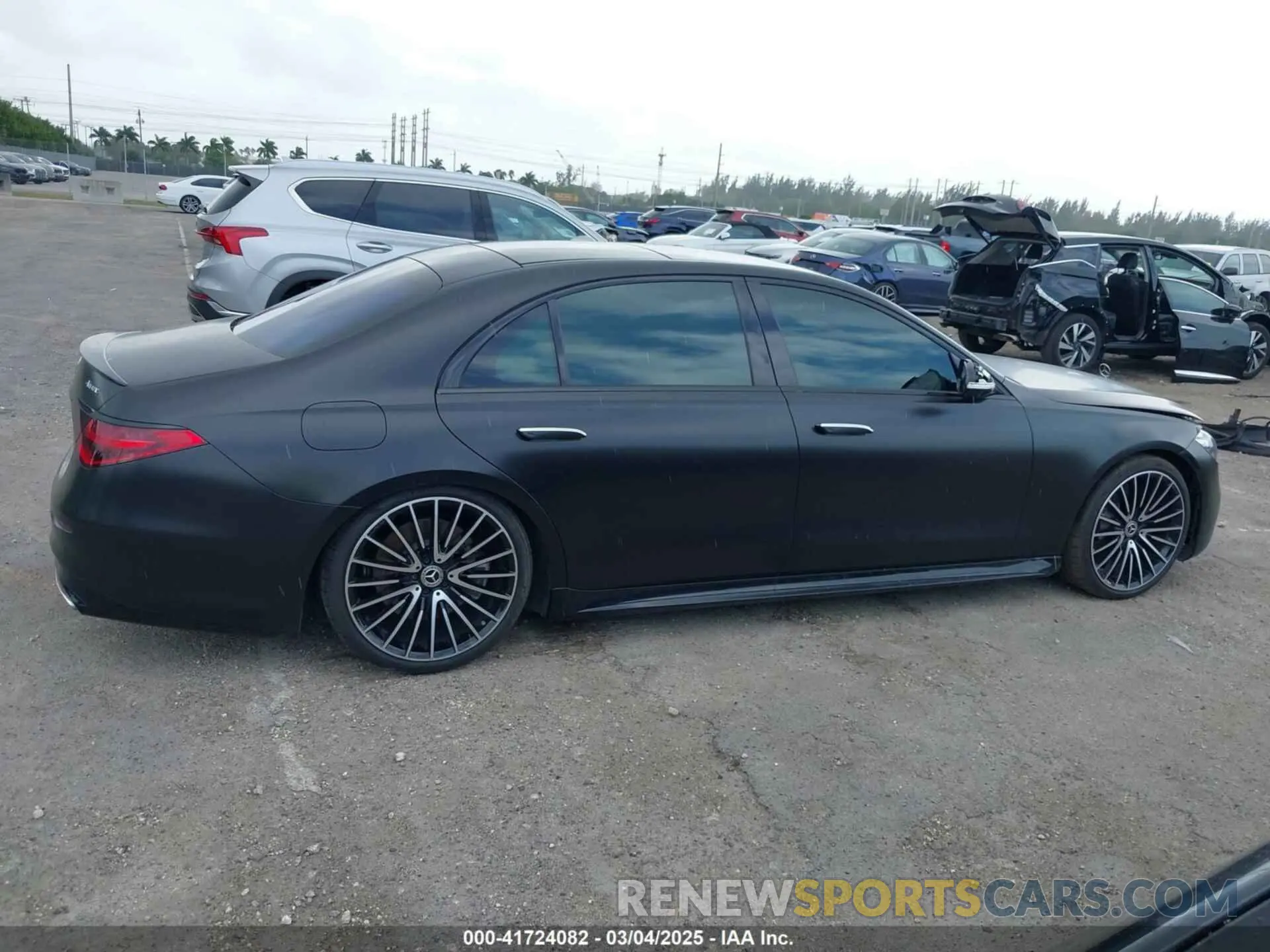 13 fotografías del automóvil dañado W1K6G6DB0NA148354 MERCEDES-BENZ S 500 2022