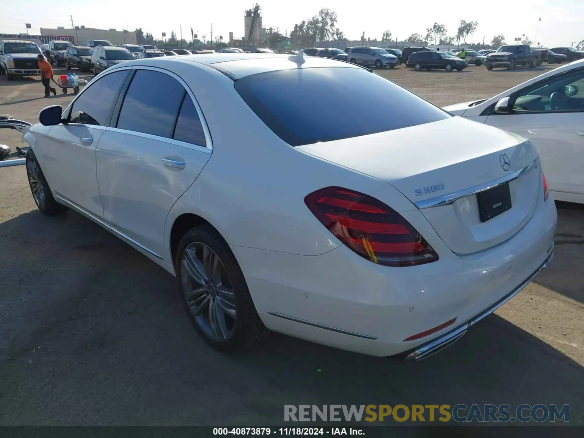 3 fotografías del automóvil dañado WDDUG8DB4KA426011 MERCEDES-BENZ S 560 2019