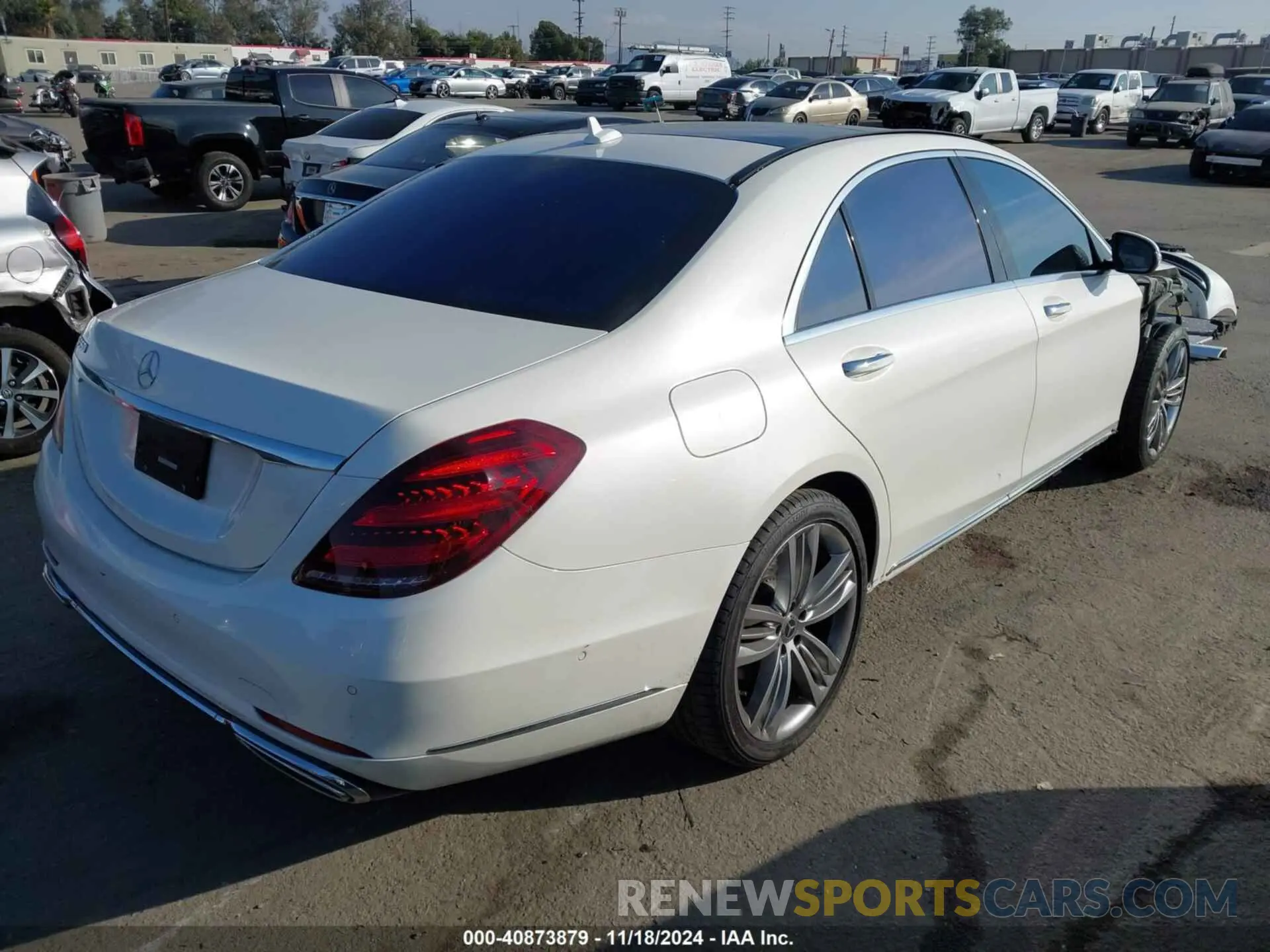 4 fotografías del automóvil dañado WDDUG8DB4KA426011 MERCEDES-BENZ S 560 2019