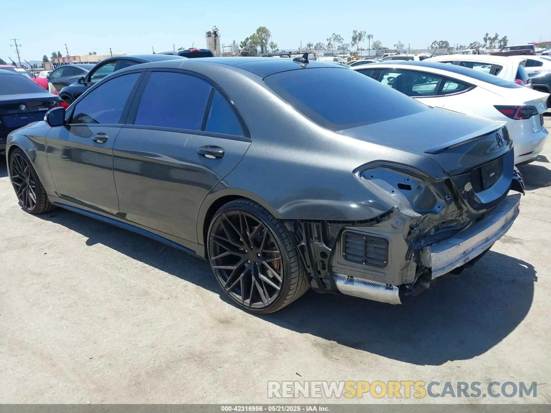 3 fotografías del automóvil dañado WDDUG8DB6KA480426 MERCEDES-BENZ S 560 2019