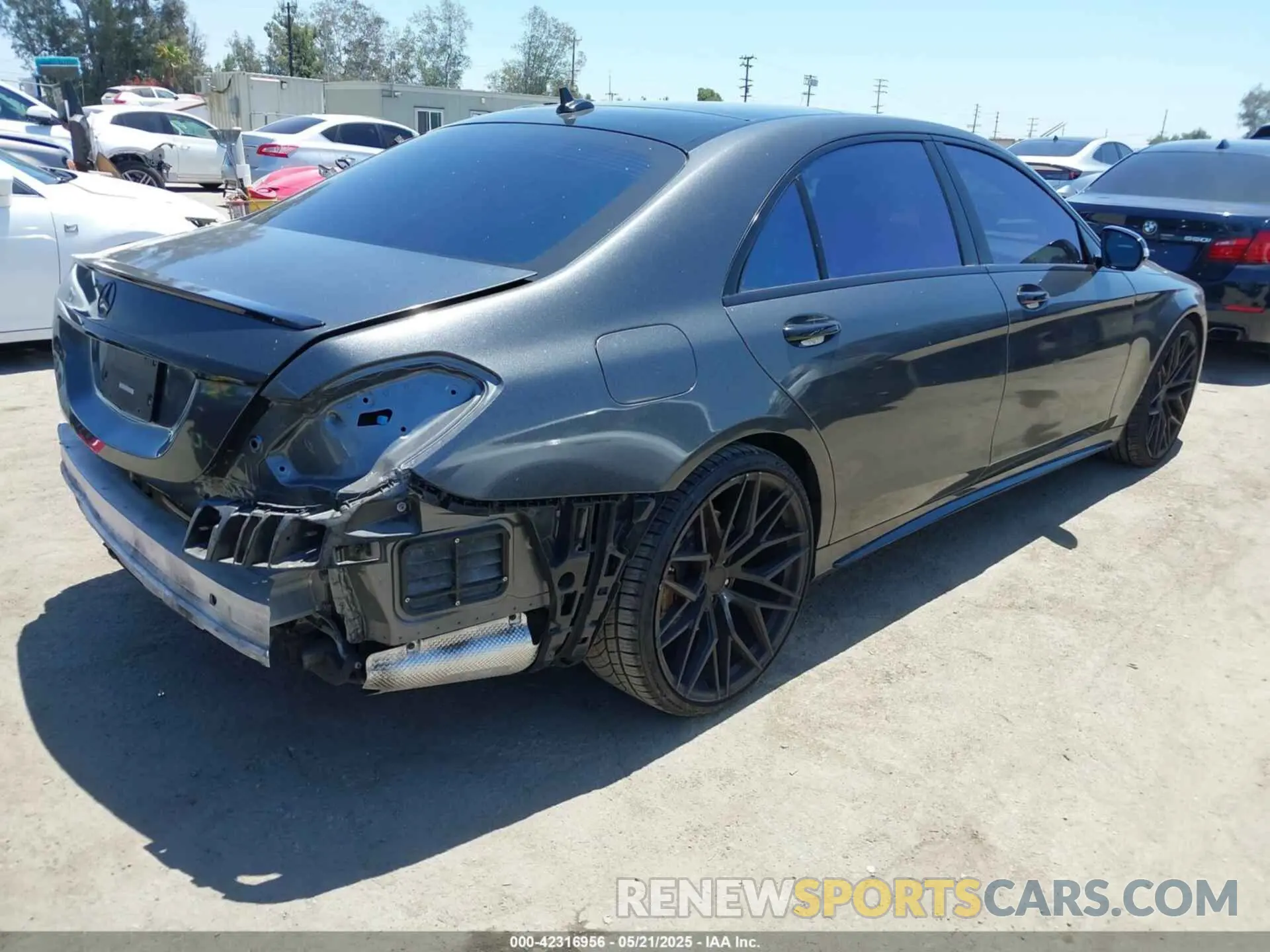 4 fotografías del automóvil dañado WDDUG8DB6KA480426 MERCEDES-BENZ S 560 2019