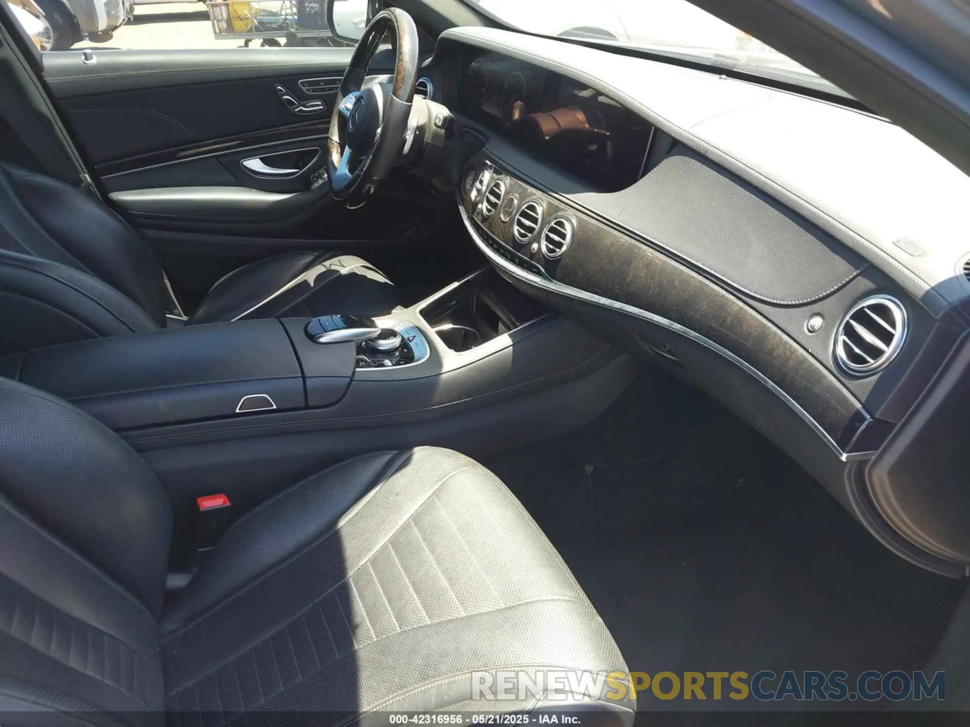 5 fotografías del automóvil dañado WDDUG8DB6KA480426 MERCEDES-BENZ S 560 2019