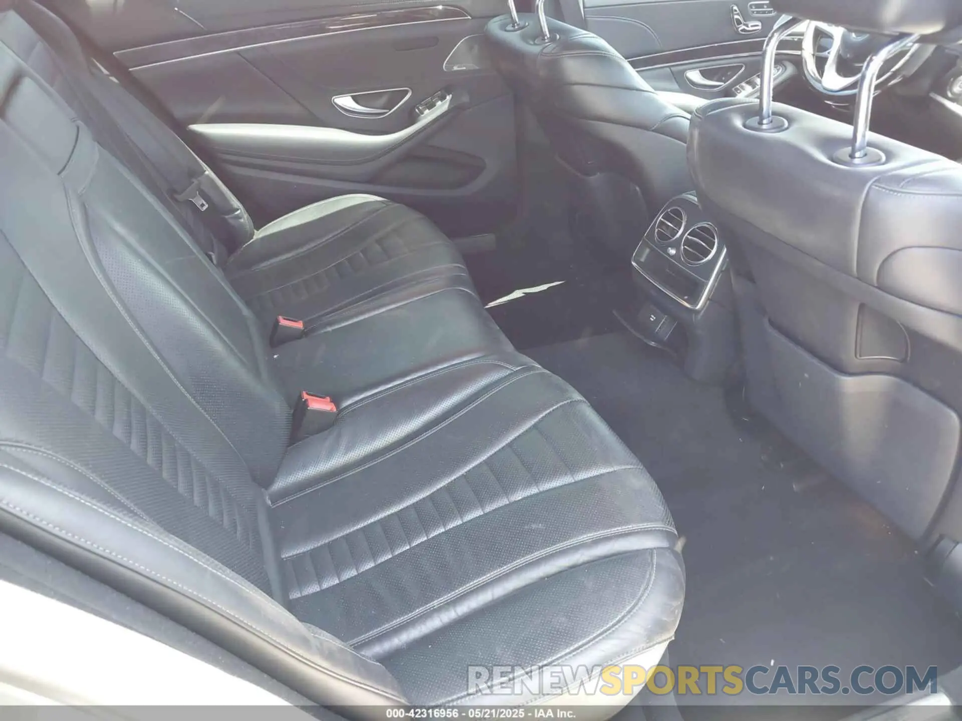 8 fotografías del automóvil dañado WDDUG8DB6KA480426 MERCEDES-BENZ S 560 2019