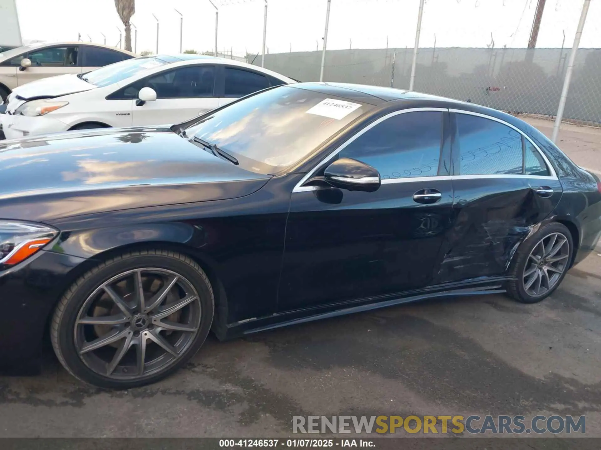 14 fotografías del automóvil dañado WDDUG8DBXKA436865 MERCEDES-BENZ S 560 2019