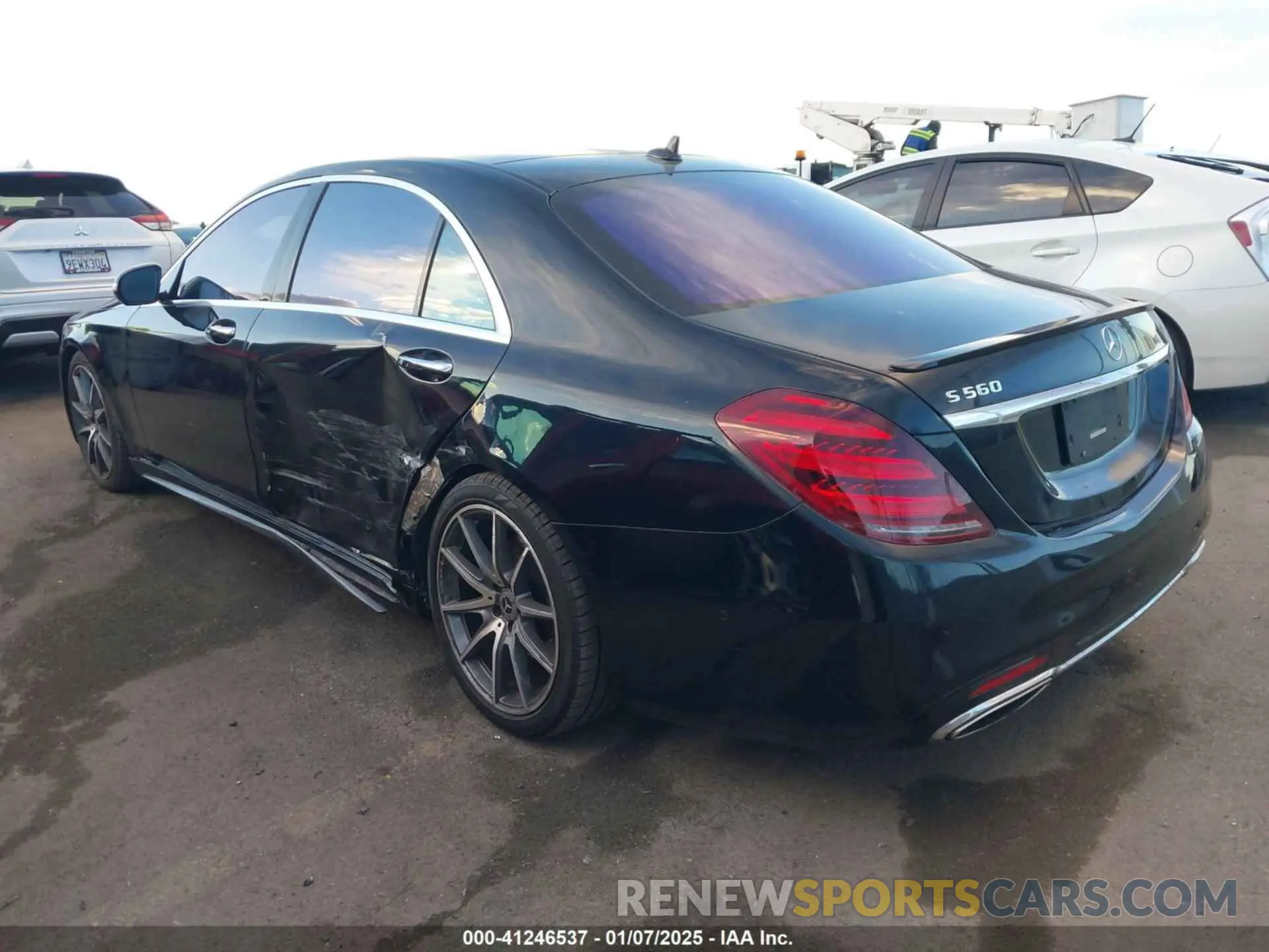 3 fotografías del automóvil dañado WDDUG8DBXKA436865 MERCEDES-BENZ S 560 2019