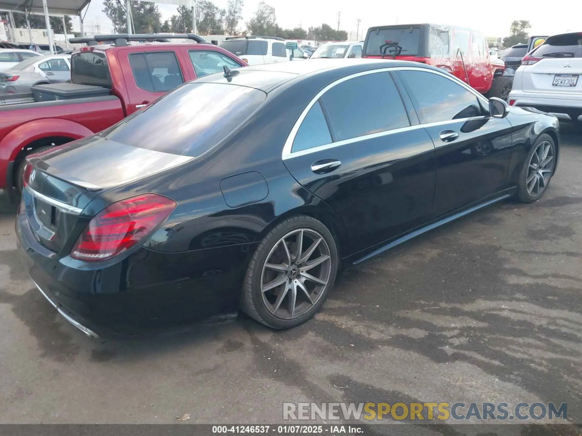4 fotografías del automóvil dañado WDDUG8DBXKA436865 MERCEDES-BENZ S 560 2019