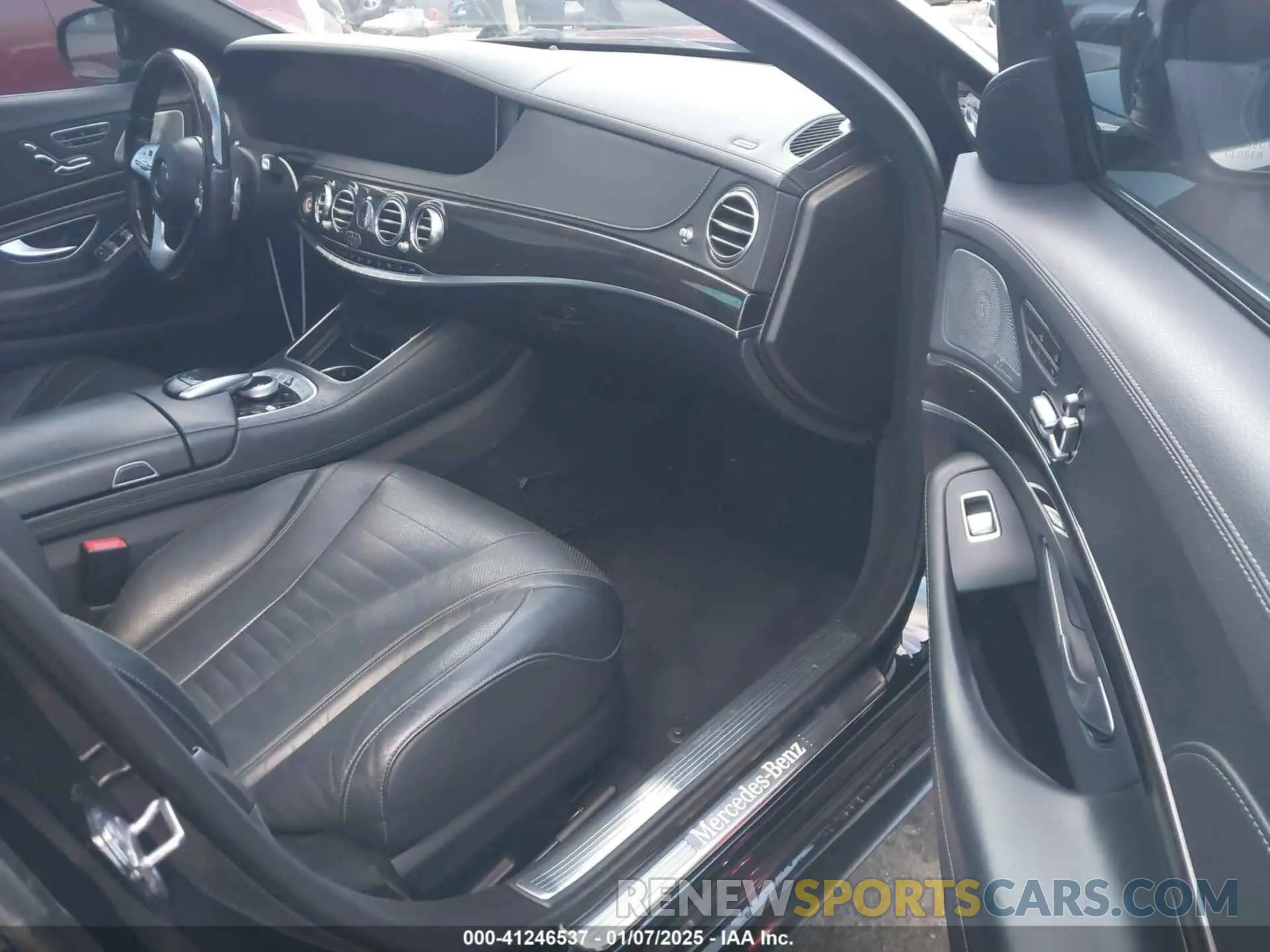 5 fotografías del automóvil dañado WDDUG8DBXKA436865 MERCEDES-BENZ S 560 2019