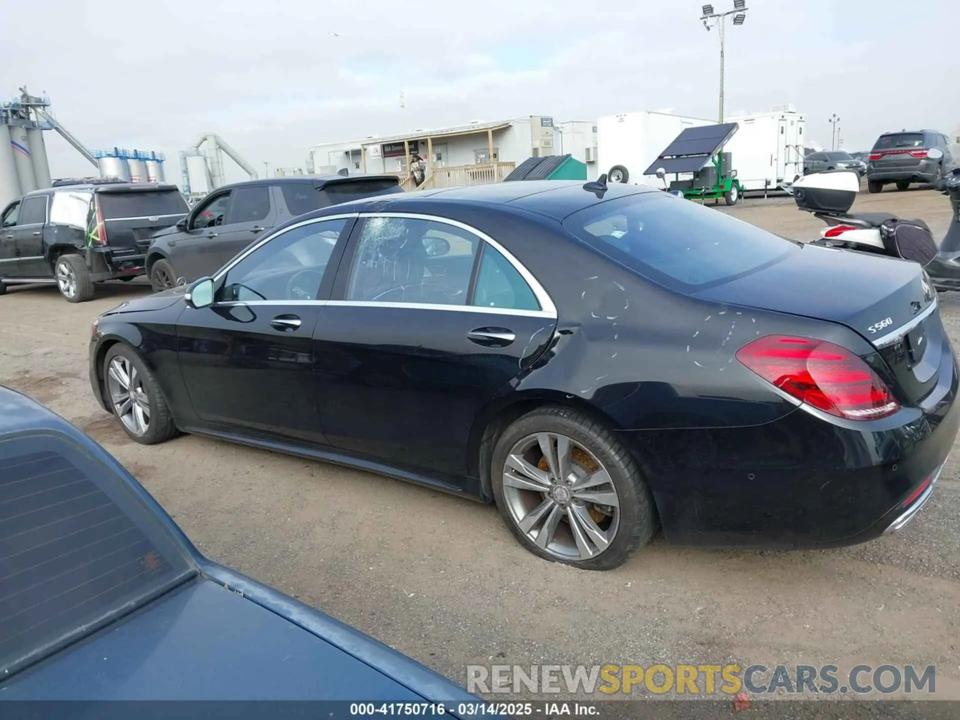 14 fotografías del automóvil dañado WDDUG8GB1KA430335 MERCEDES-BENZ S 560 2019