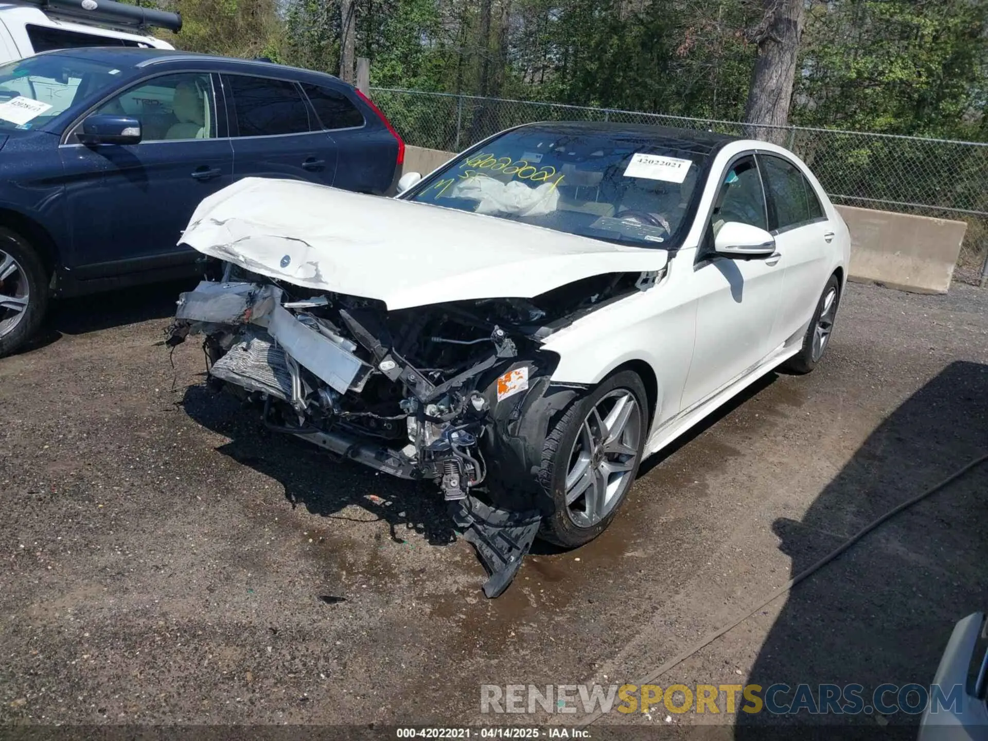 2 fotografías del automóvil dañado WDDUG8GB1LA517024 MERCEDES-BENZ S 560 2020