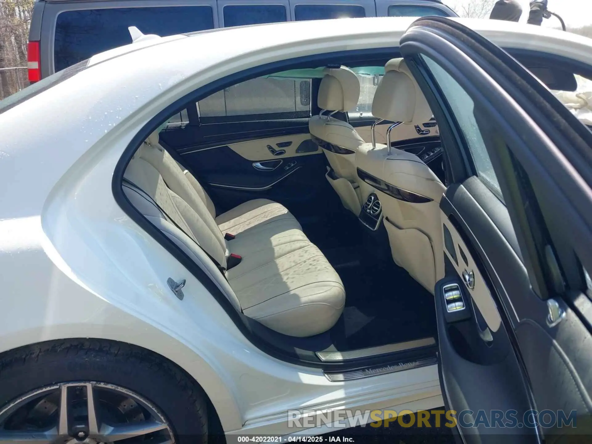 8 fotografías del automóvil dañado WDDUG8GB1LA517024 MERCEDES-BENZ S 560 2020