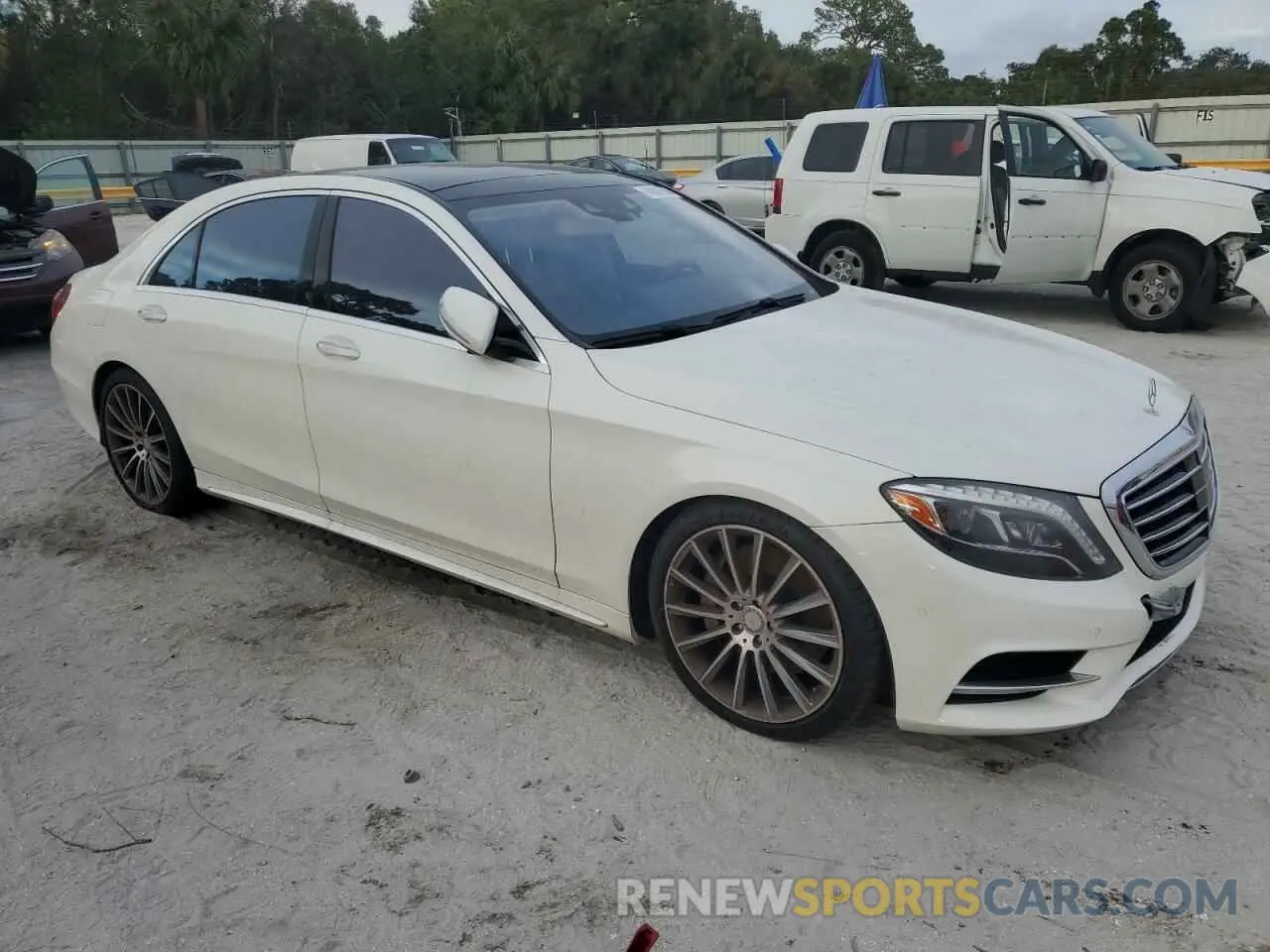 4 fotografías del automóvil dañado WDDUG8CB8HA310174 MERCEDES-BENZ S-CLASS 2017