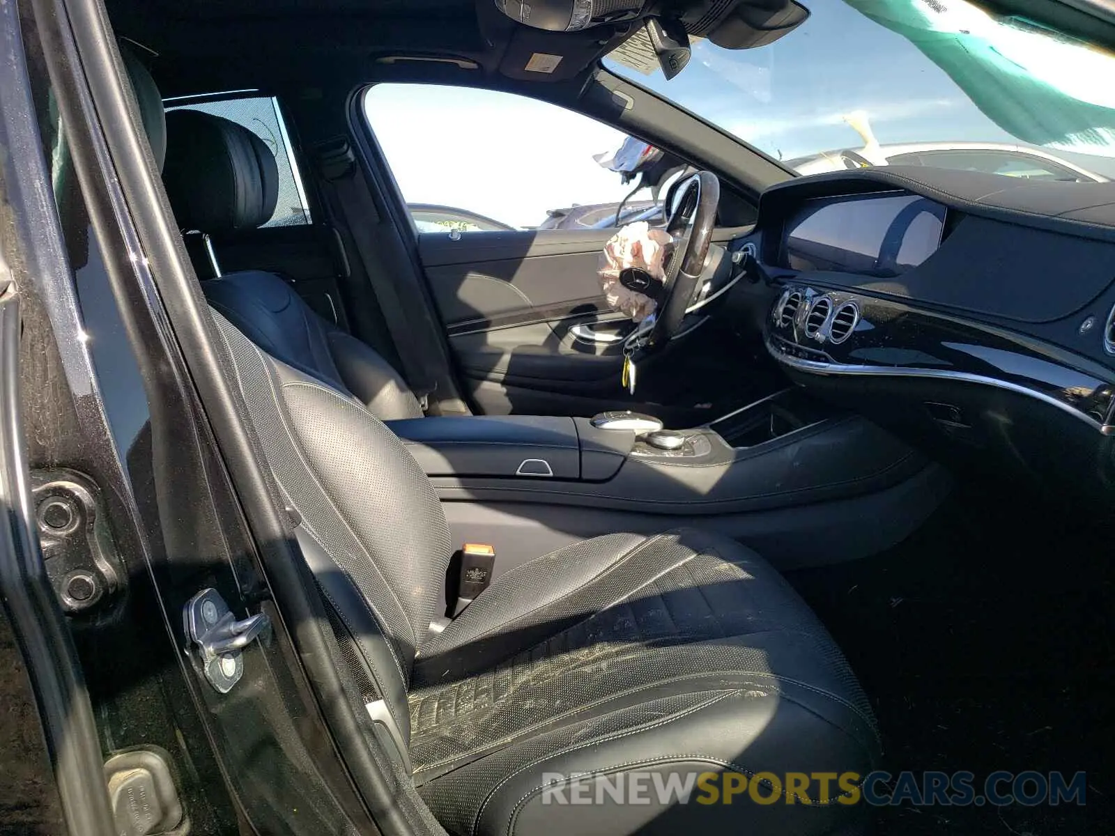5 fotografías del automóvil dañado WDDUG8GB5KA447087 MERCEDES-BENZ S-CLASS 2019