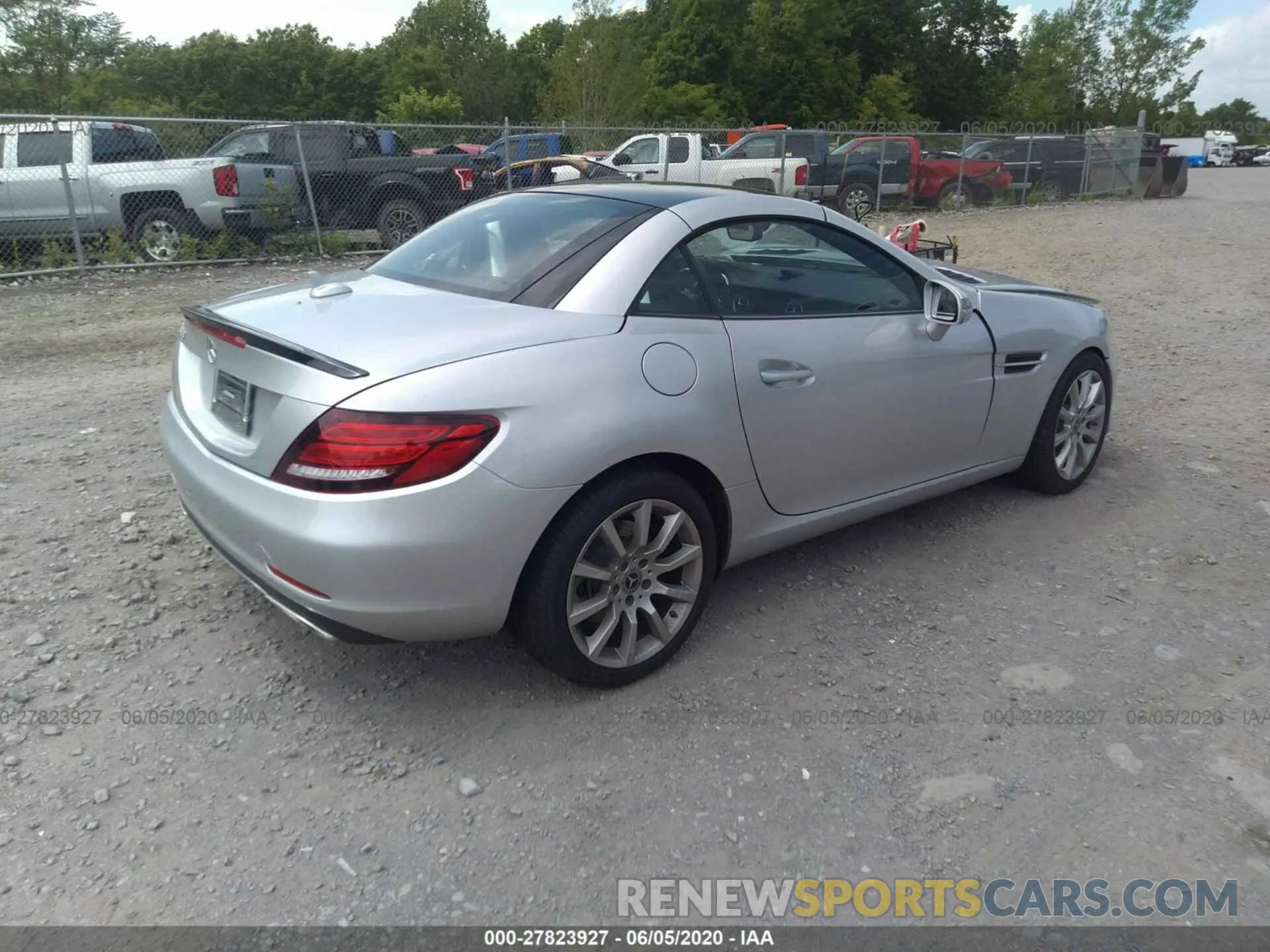 4 fotografías del automóvil dañado W1KPK3JA4LF169706 MERCEDES-BENZ SLC 2020